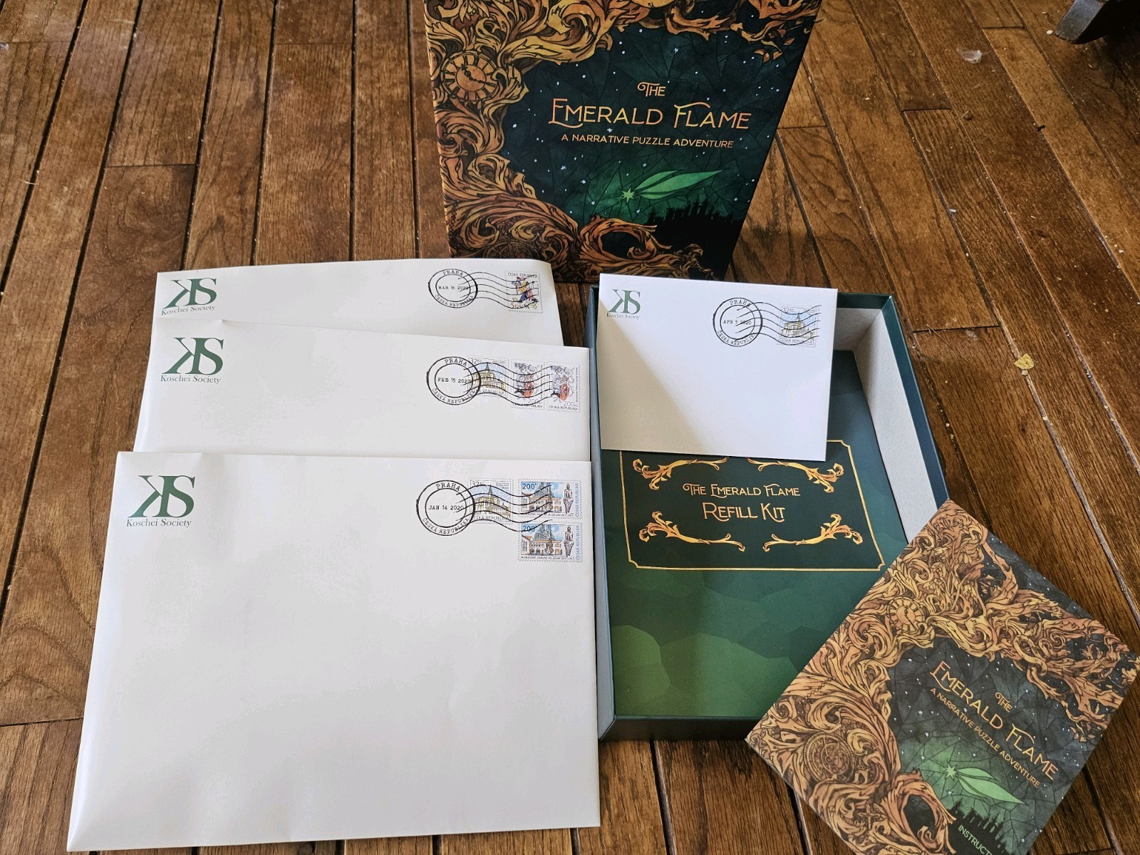 Lot. PostCurious Puzzle Tale Games. Emerald Flame + Emerald Echoes. Kickstarter.