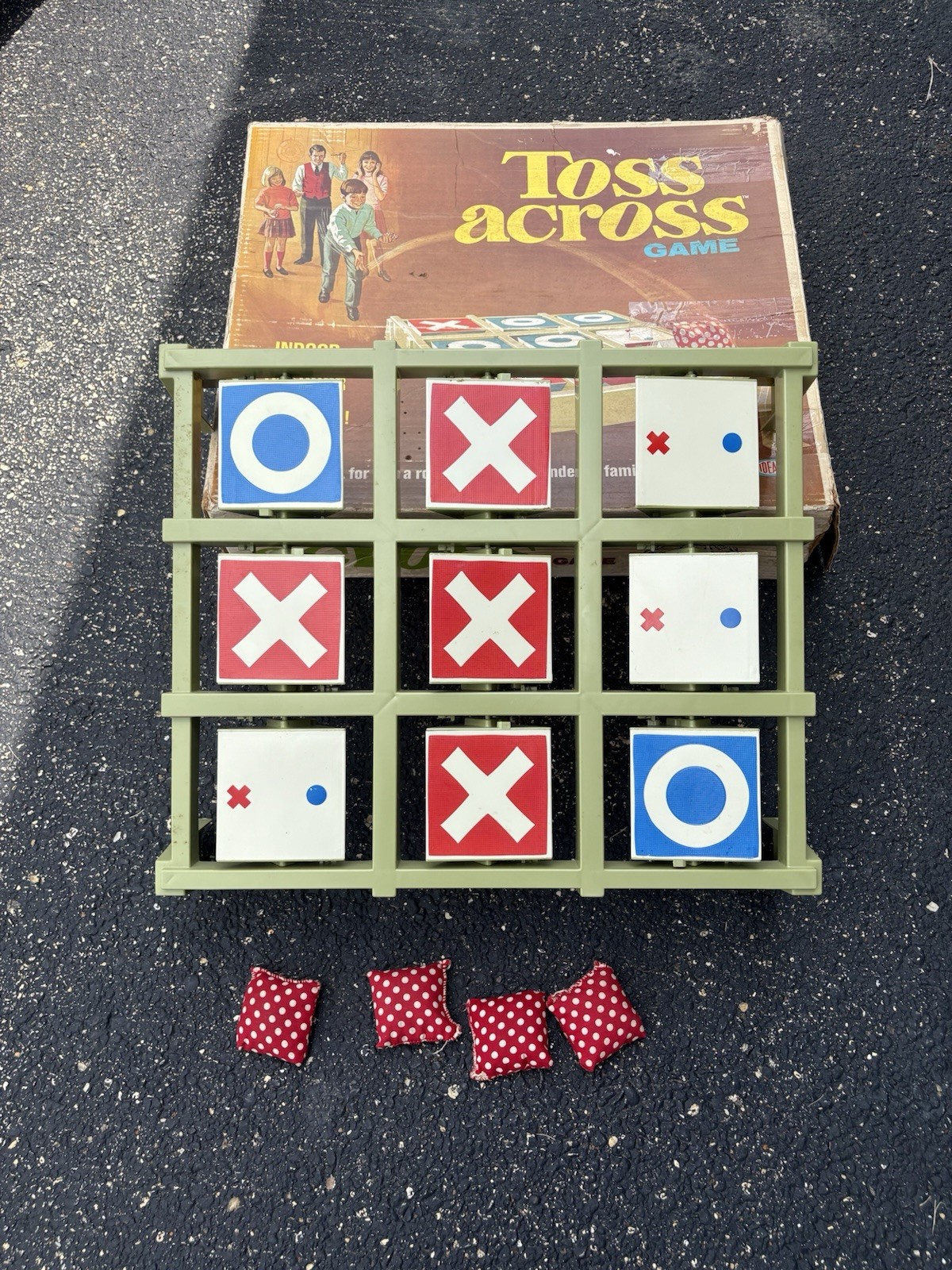 Vintage 1969 IDEAL Toy Corp Toss Across Gamÿe w/ 4 Bean Bags & Original Box