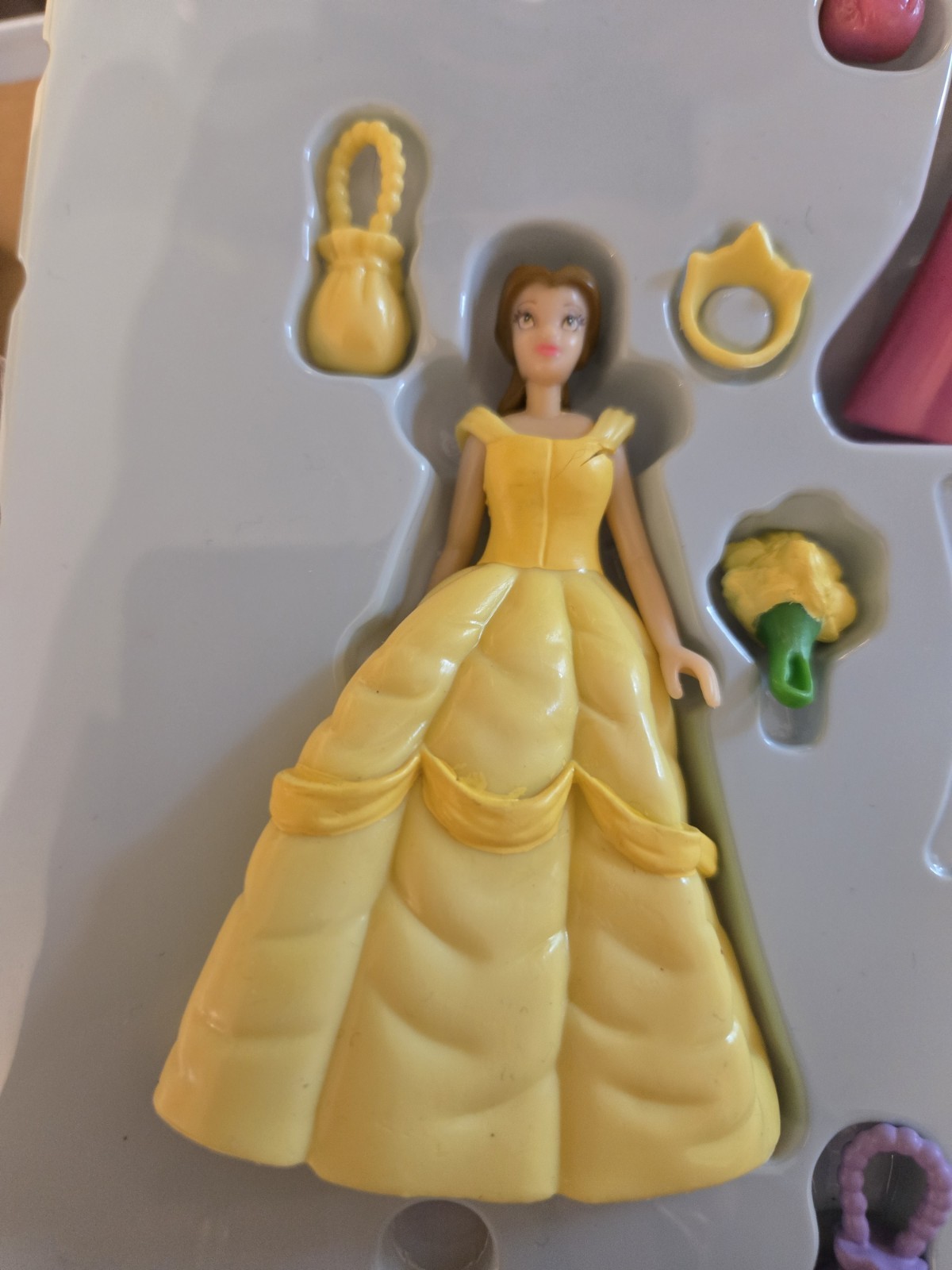 Disney Princess Gowns & Crowns Game 2005 MB Complete
