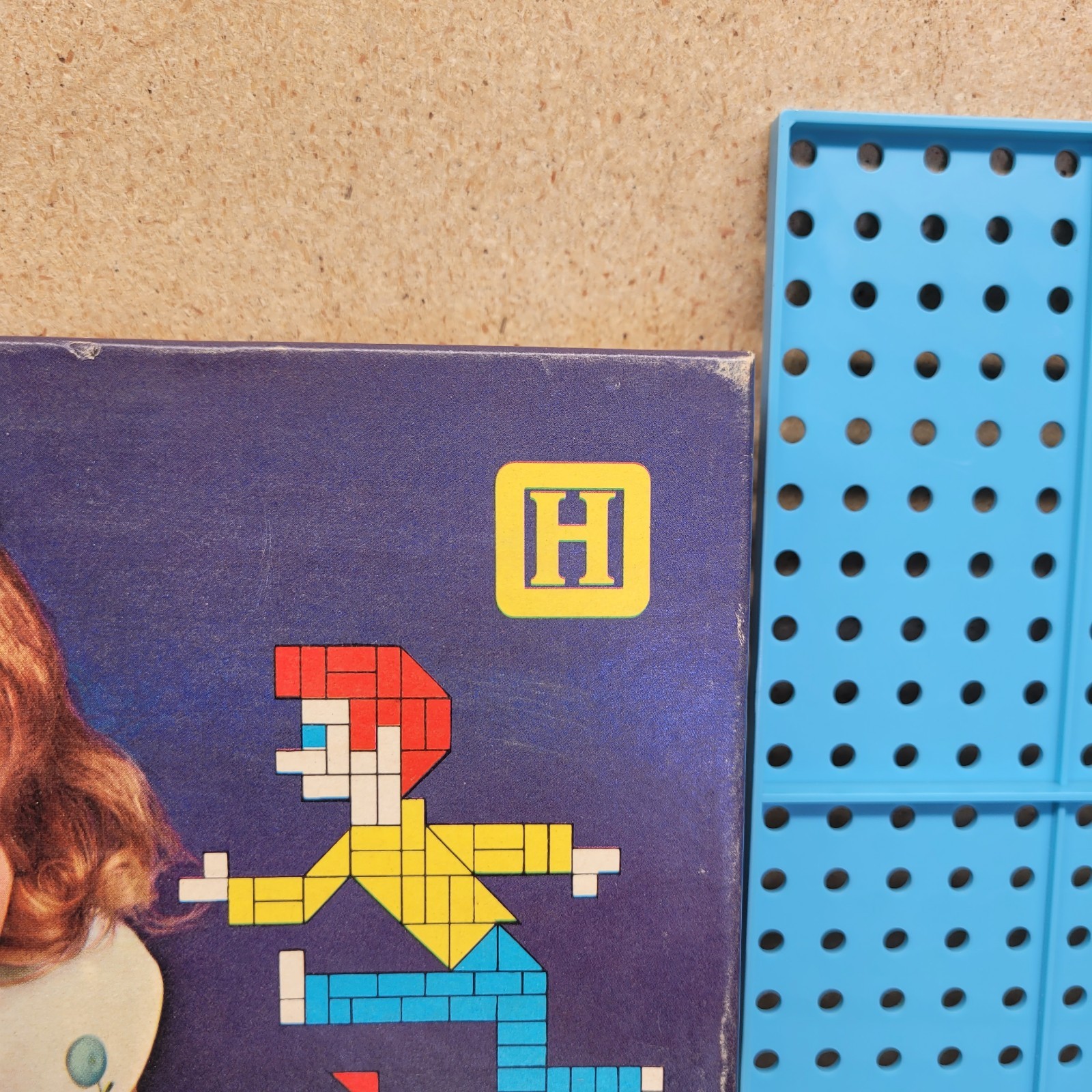 Vintage Halsam Play Tiles – Plastic Peg Board 221 Colored Pieces & Picture Guide