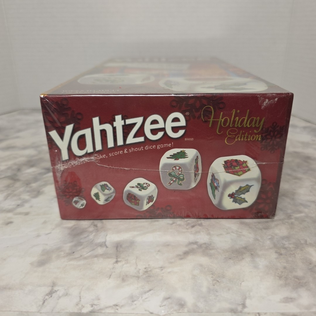Yahtzee Holiday Edition Christmas Family Dice Game Hasbro USAopoly New Sealed