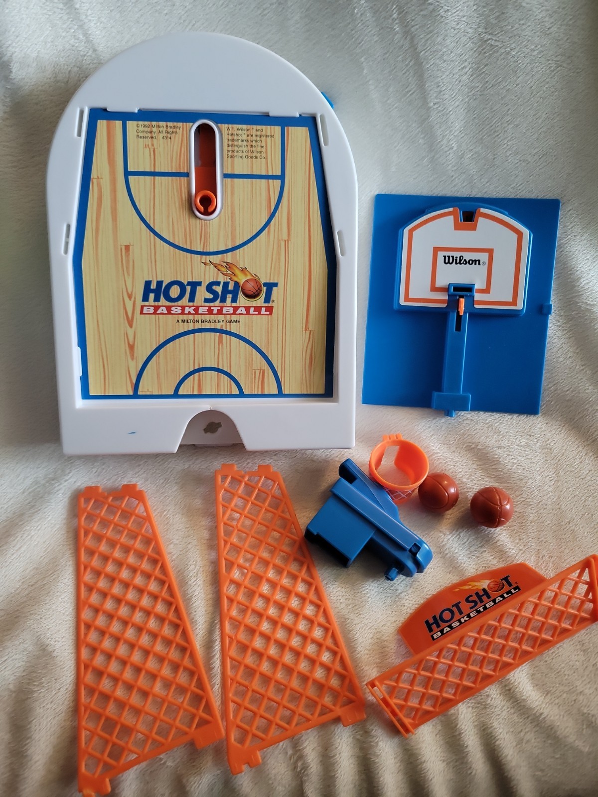 Vintage 1992 Milton Bradley Travel Hot Shot Basketball Game w/ Box