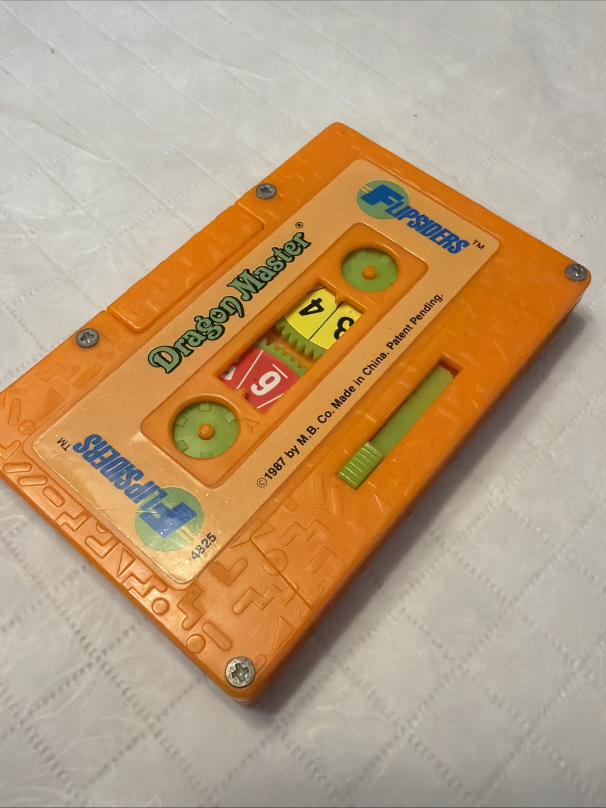 VTG 1987 Milton Bradley Flipsiders Pocket Game Dragon Master Orange