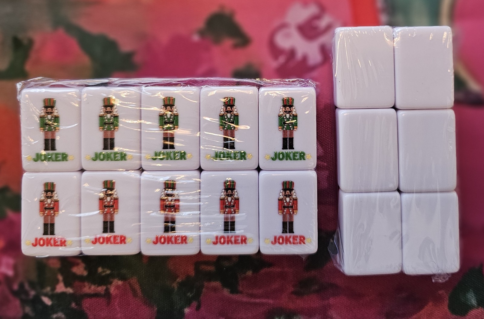 Mahjong Christmas Holiday Travel Set NEW with Racks and Bag