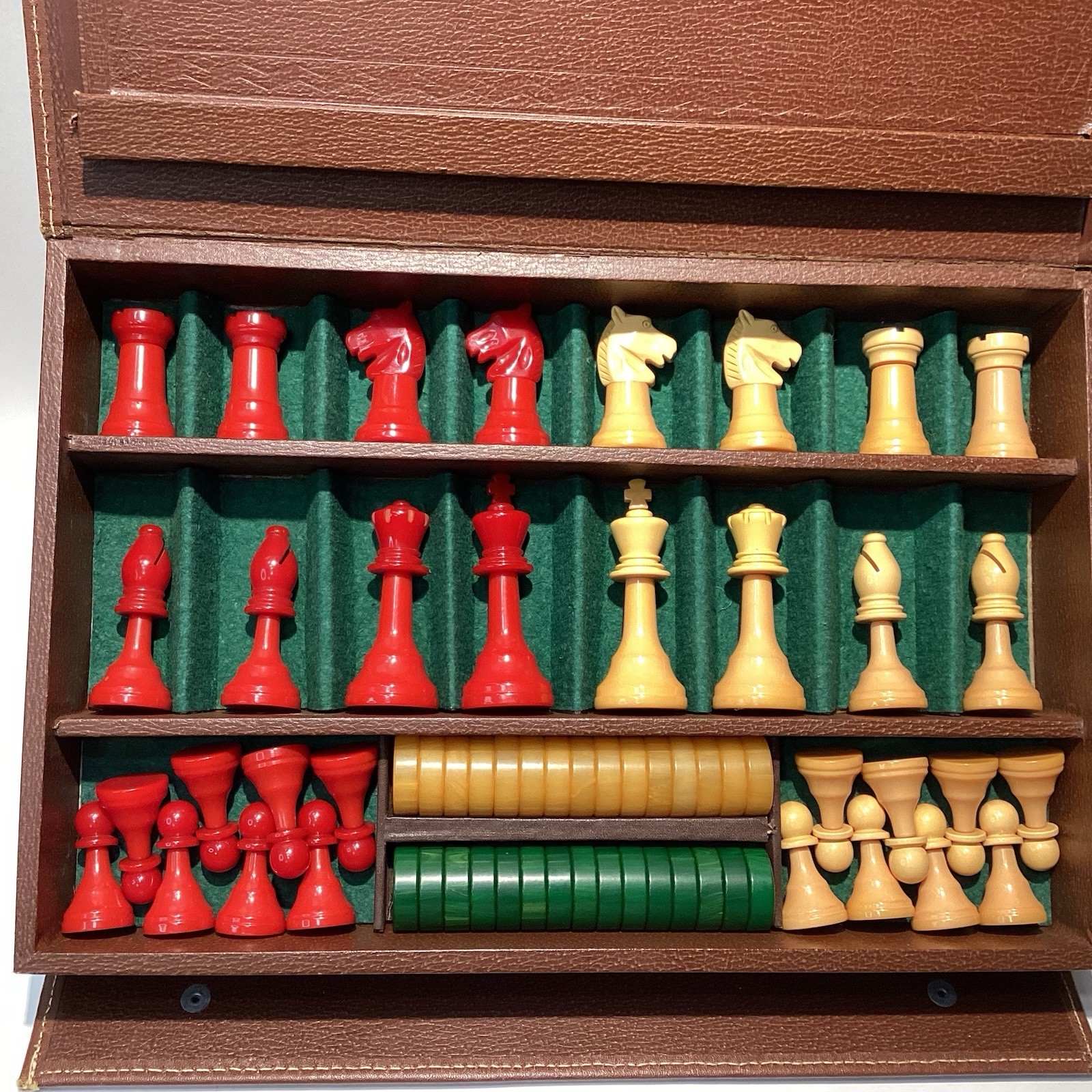 Vintage LOWE All Bakelite Chess & Backgammon Set 94mm (3.7”) King Complete EXC