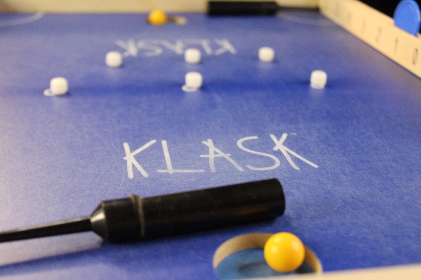KLASK Magnetic Tabletop Board Game Wood Party Skill Game Extra Magnets Case Box