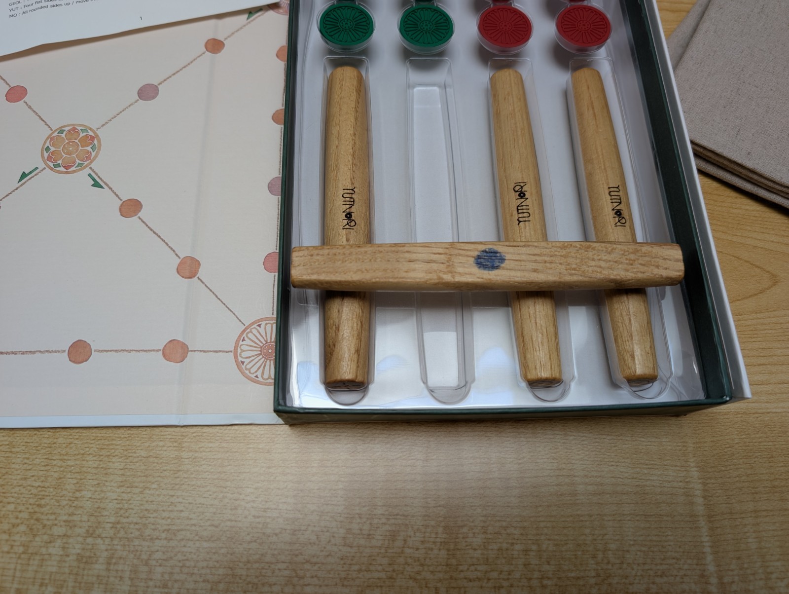 Yutnori board game – Cloth mat, wooden playing pieces – EUC!