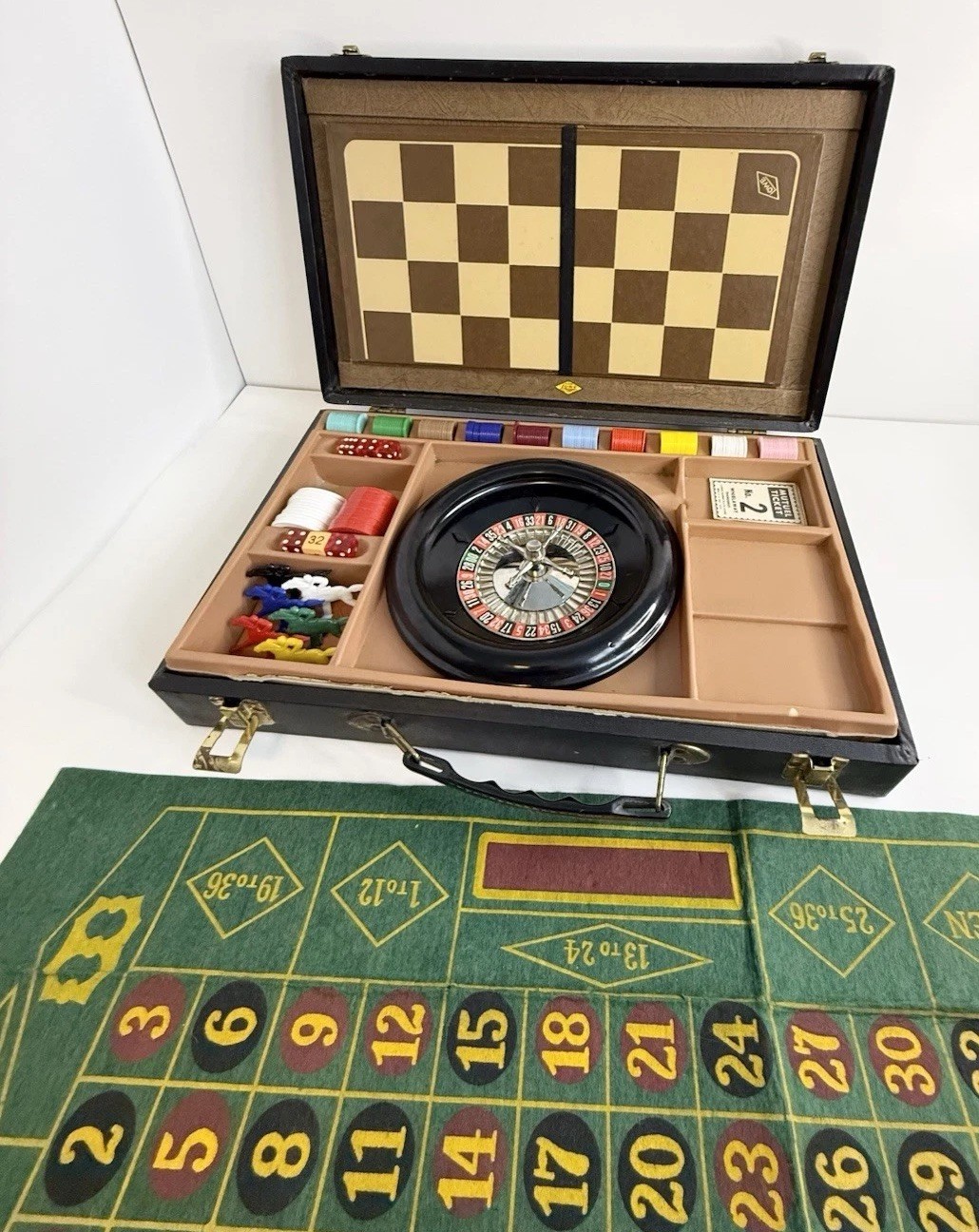 1944 E.S. Lowe Family Fun Board Gambling Casino Games Set Suitcase INCOMPLETE