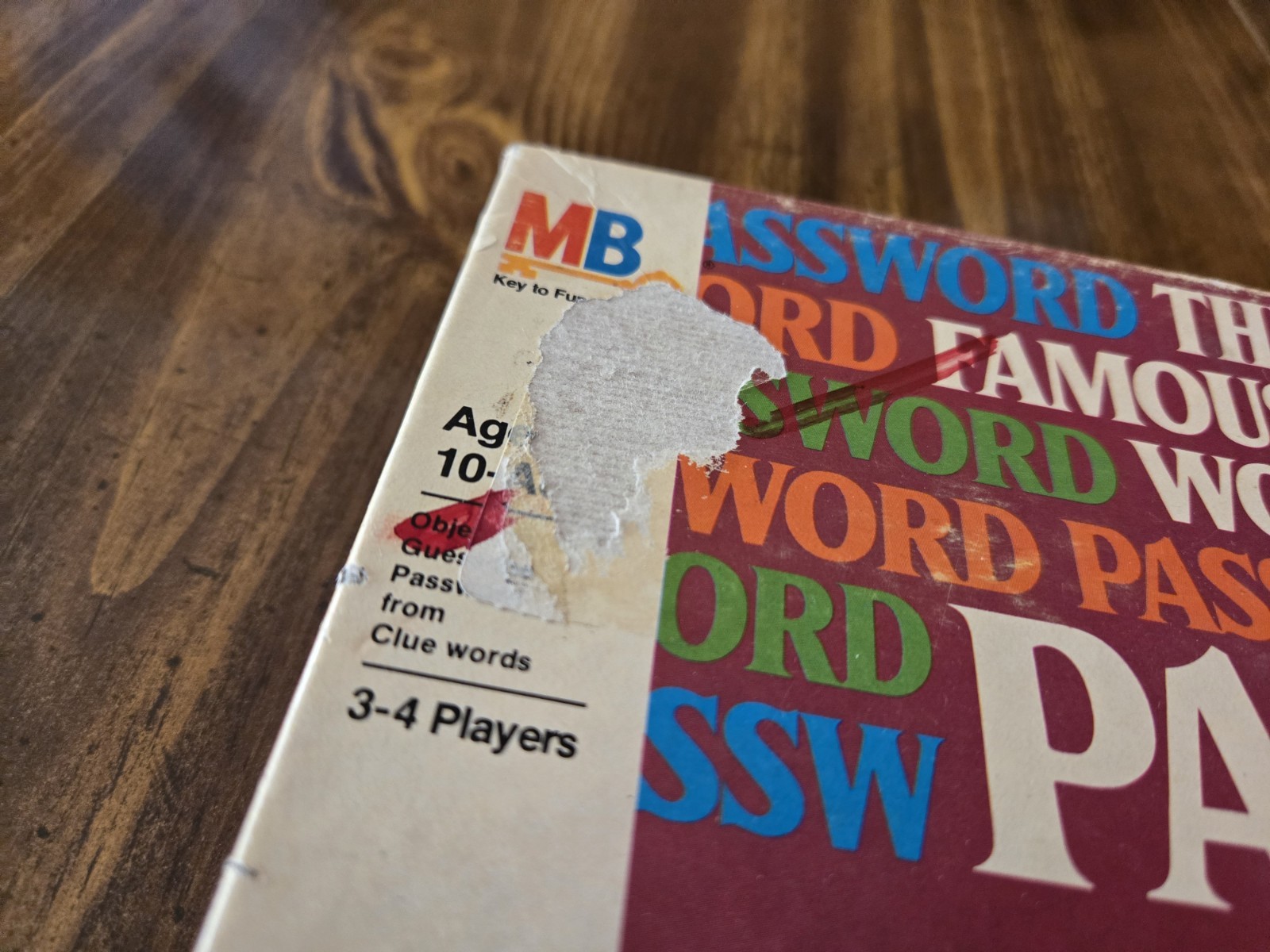 Vintage Password 19th Edition 4260 Milton Bradley Board Game