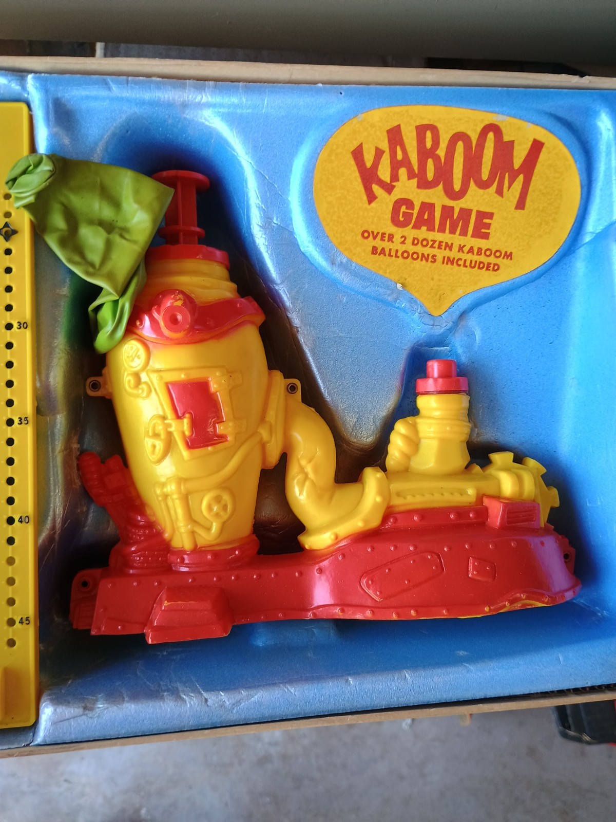 Vintage KABOOM- Balloon Busting game 1965 – Ideal – Missing Pegs w/ 1 Balloon