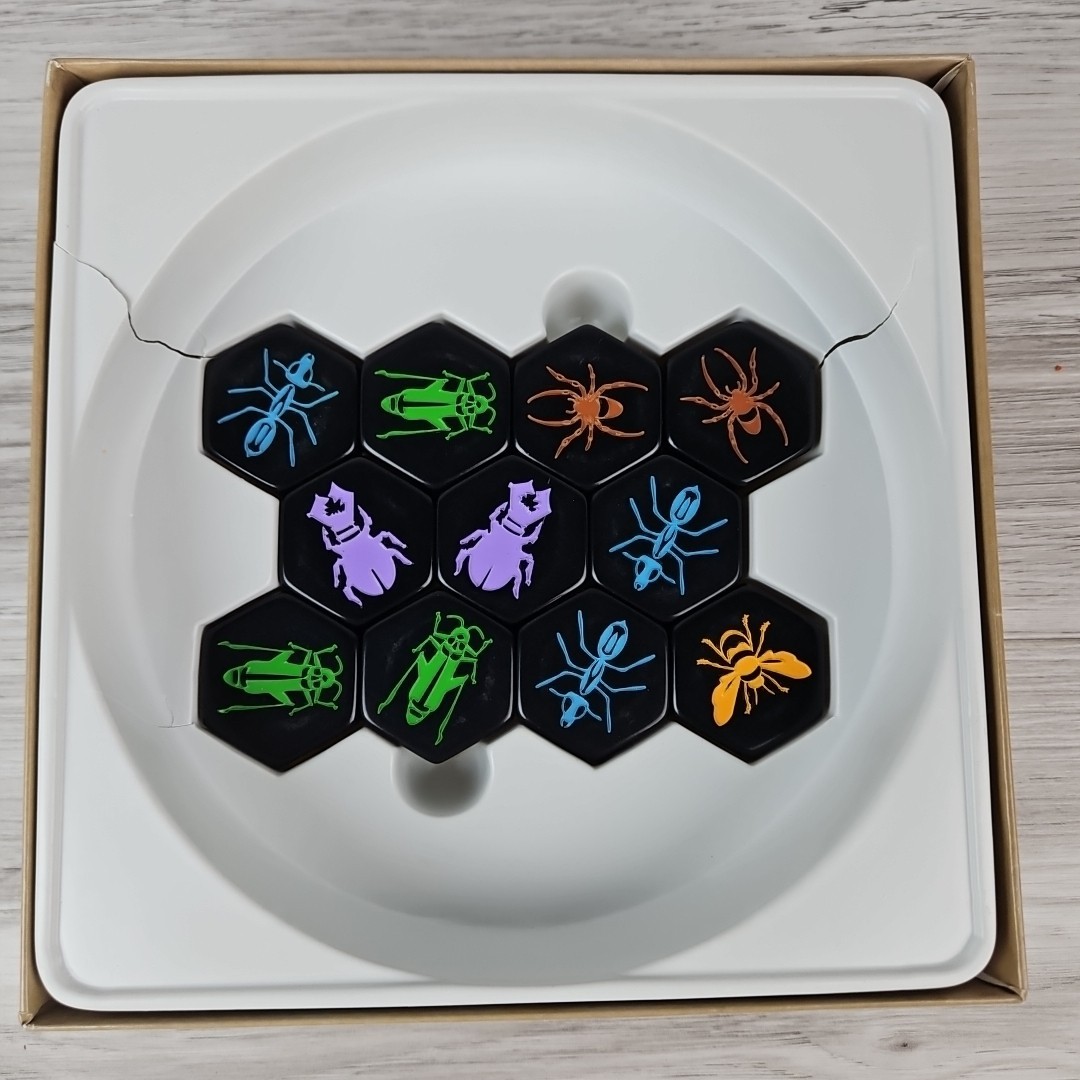 Smart Zone Games Hive The Board Game + Carry bag + Mosquito