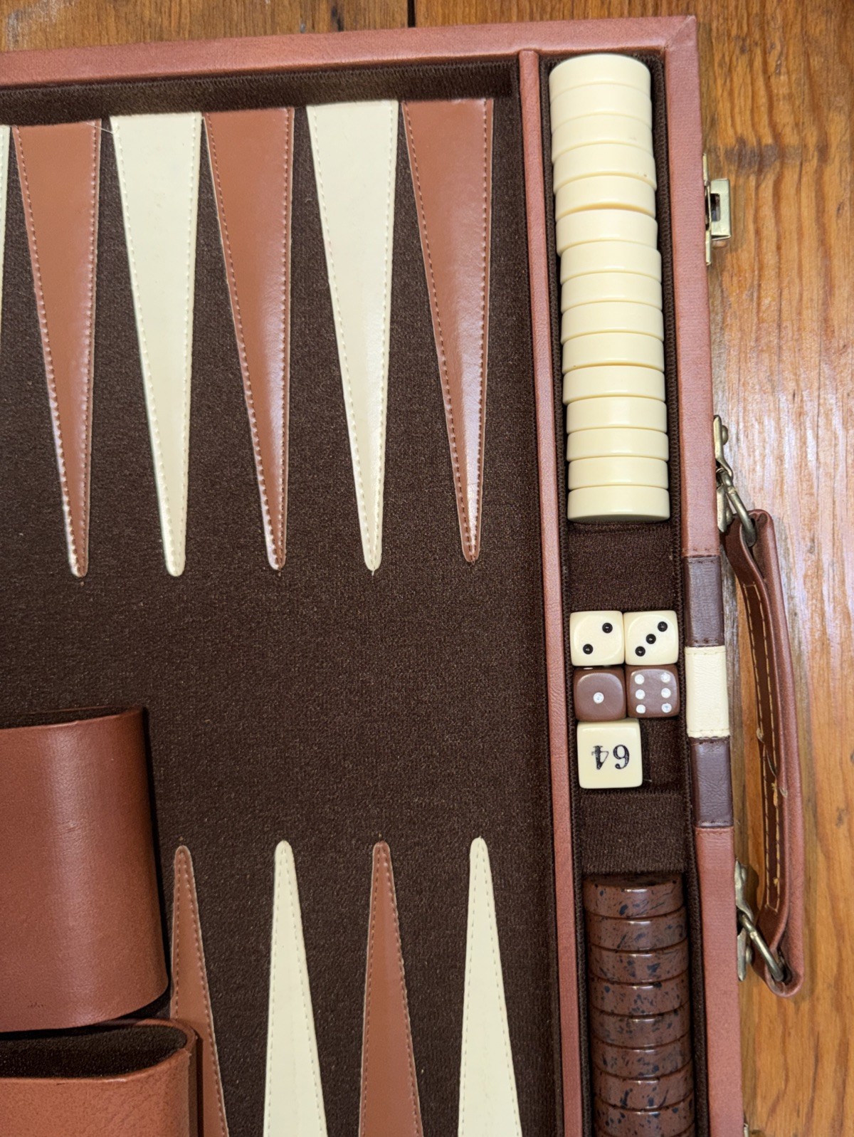 Backgammon Strategy Board Game w/ faux leather Carrying Case, nice complete set
