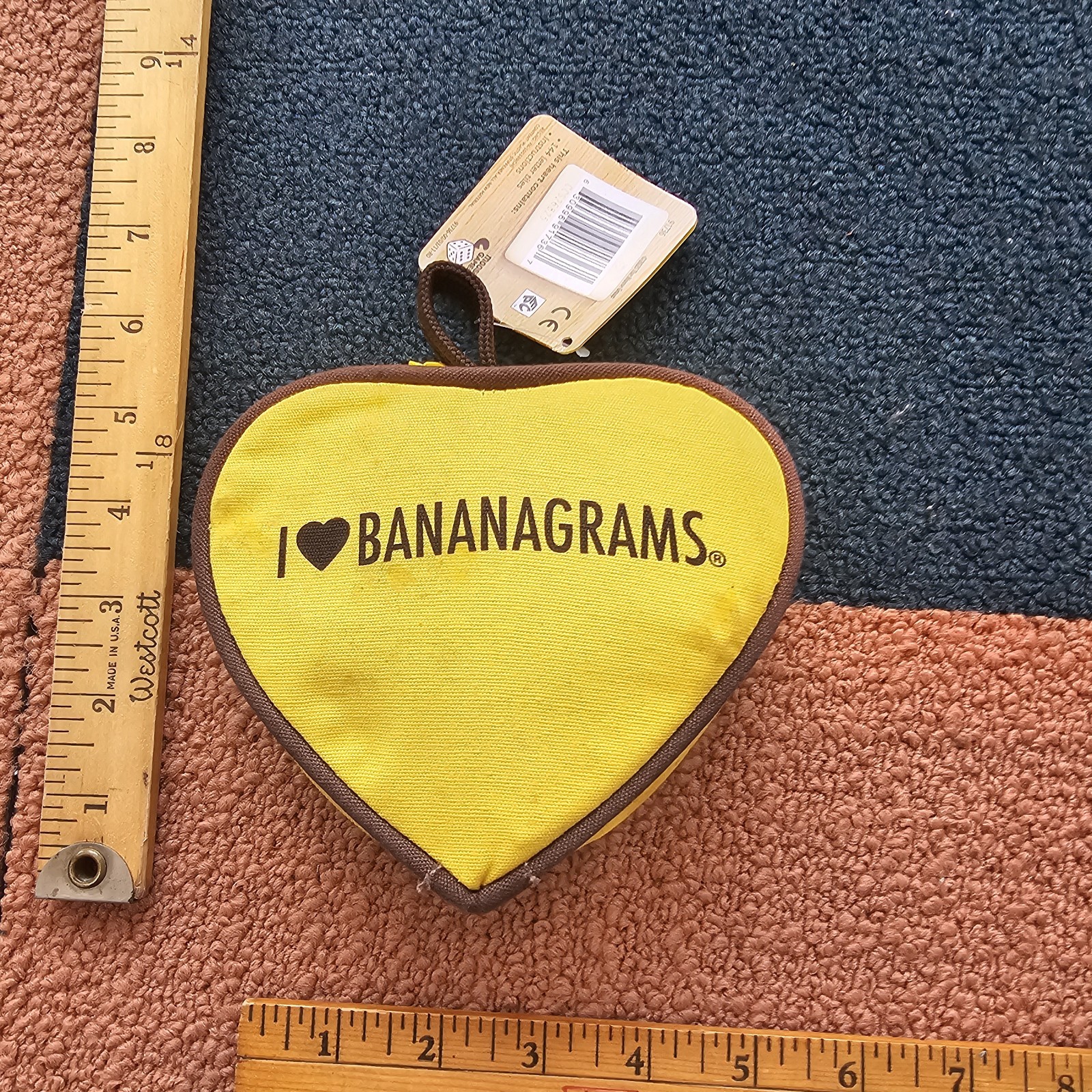 Bananagrams Word Game Letters Theme Heart-Shaped Zippered Pouch Ages 7-Adult ɓ5b