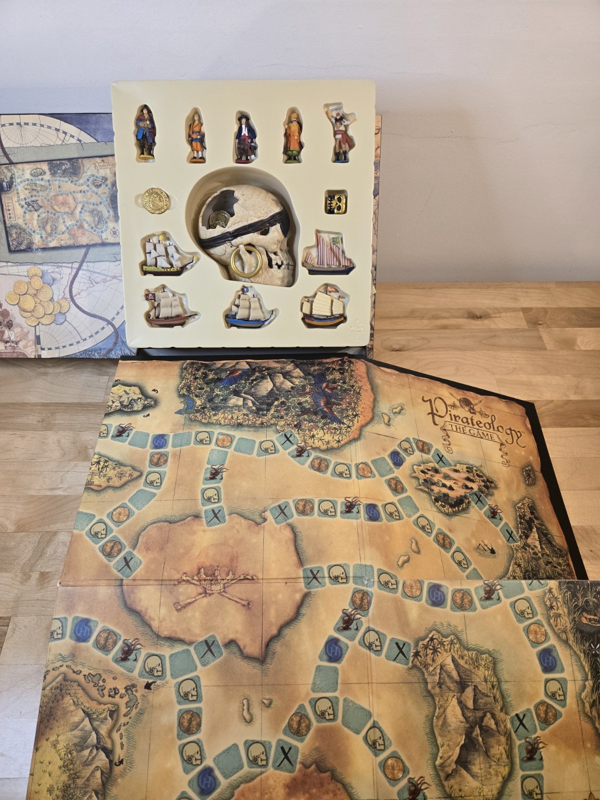 PIRATEOLOGY The Game 100% Complete Original Box Sababa Toys 2007 Board Game