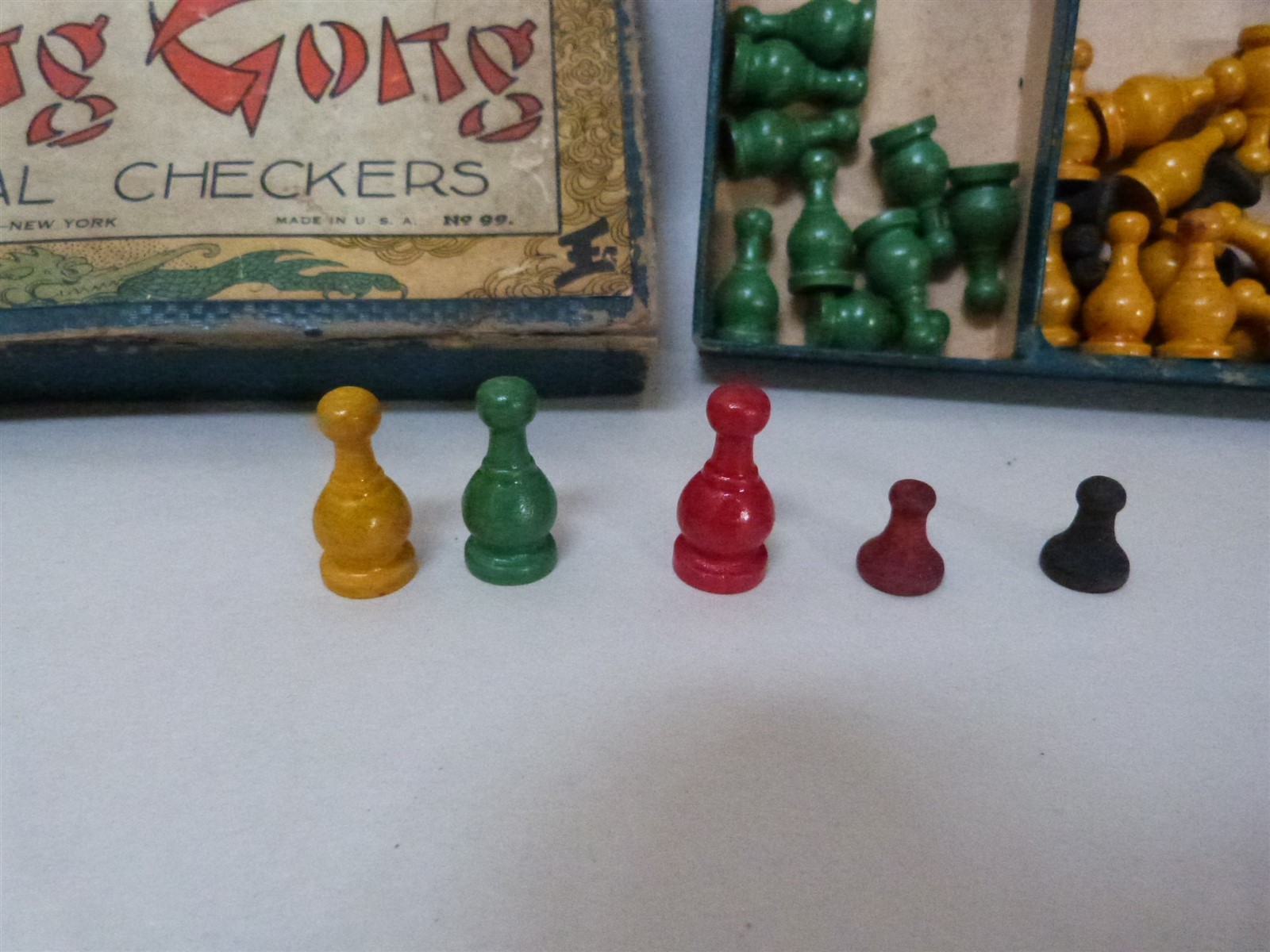 Lot of 30 VTG WOOD Parcheesi Game Pieces Movers Red Green Yellow 1 1/8″ + MORE