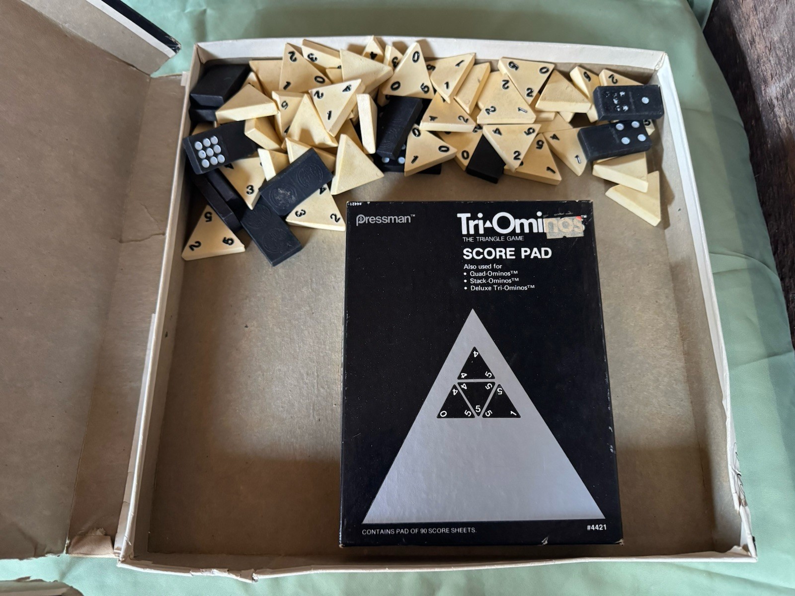 Deluxe Tri-Ominos Vintage 1978 Pressman Game Ivory Tone Crystalline Tiles 4423
