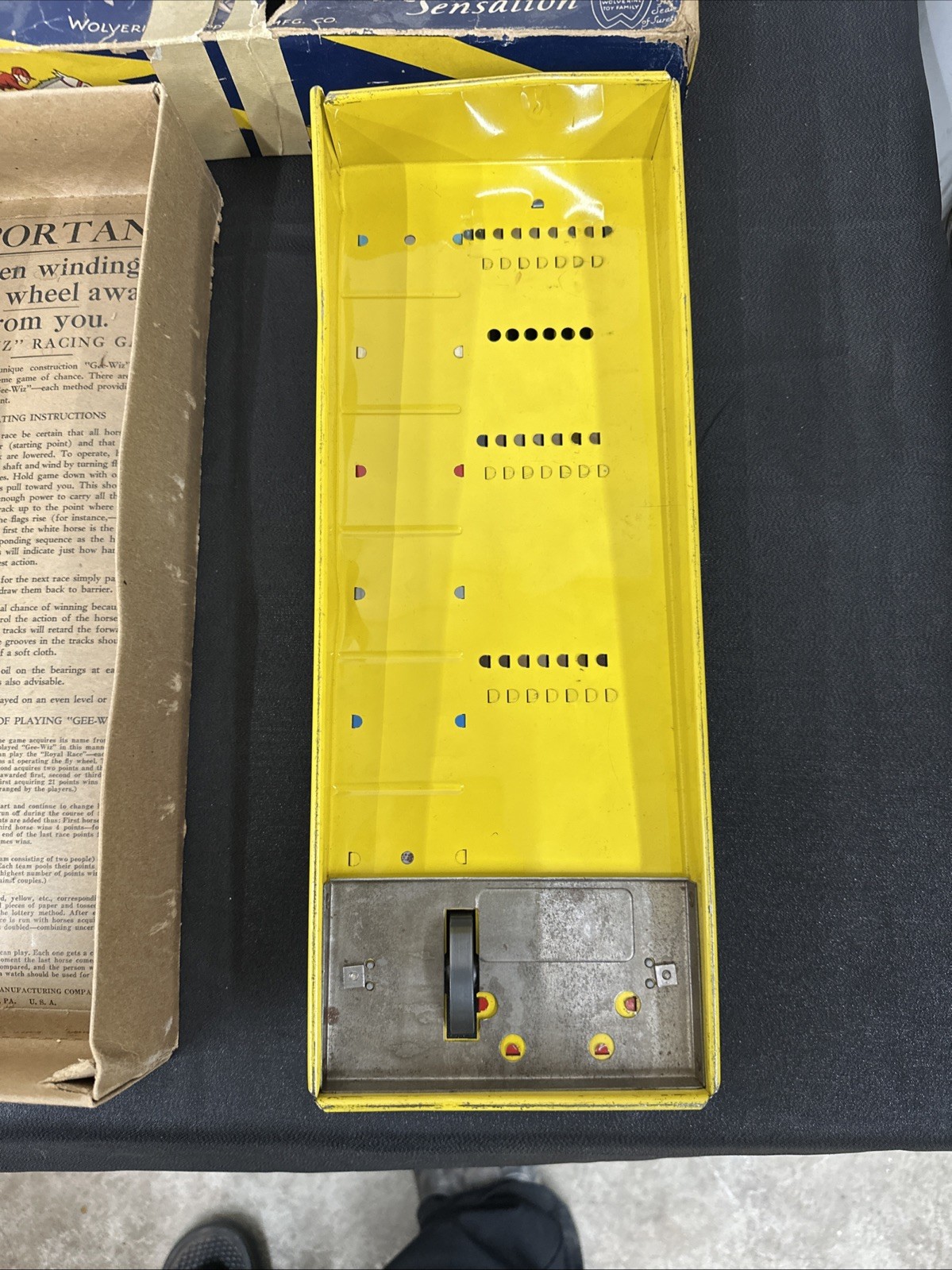 Vintage Gee-Wiz No.40 Racing Game Tin Litho Simulator Wolverine Horse Race Box