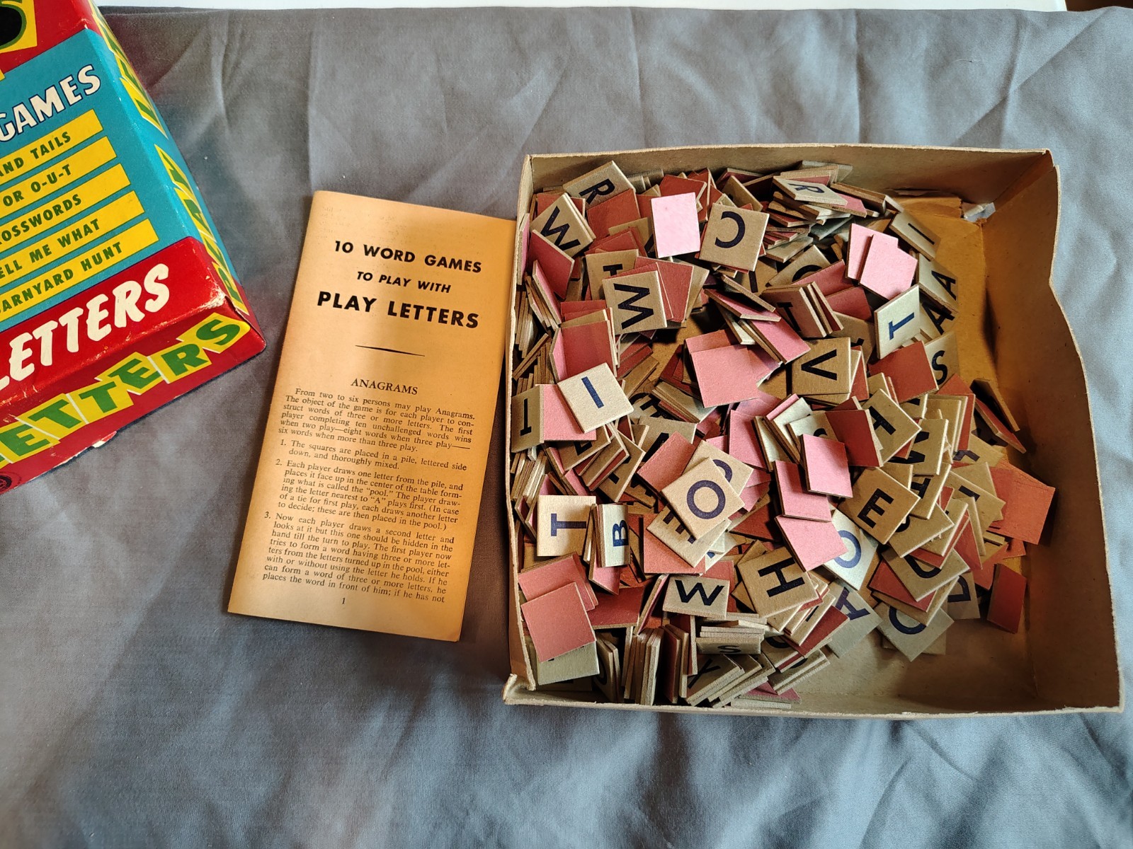 ~ 1973 Vintage Play Letters 10 Word Game 400 Large Letters E.E. Fairchild Corp ~