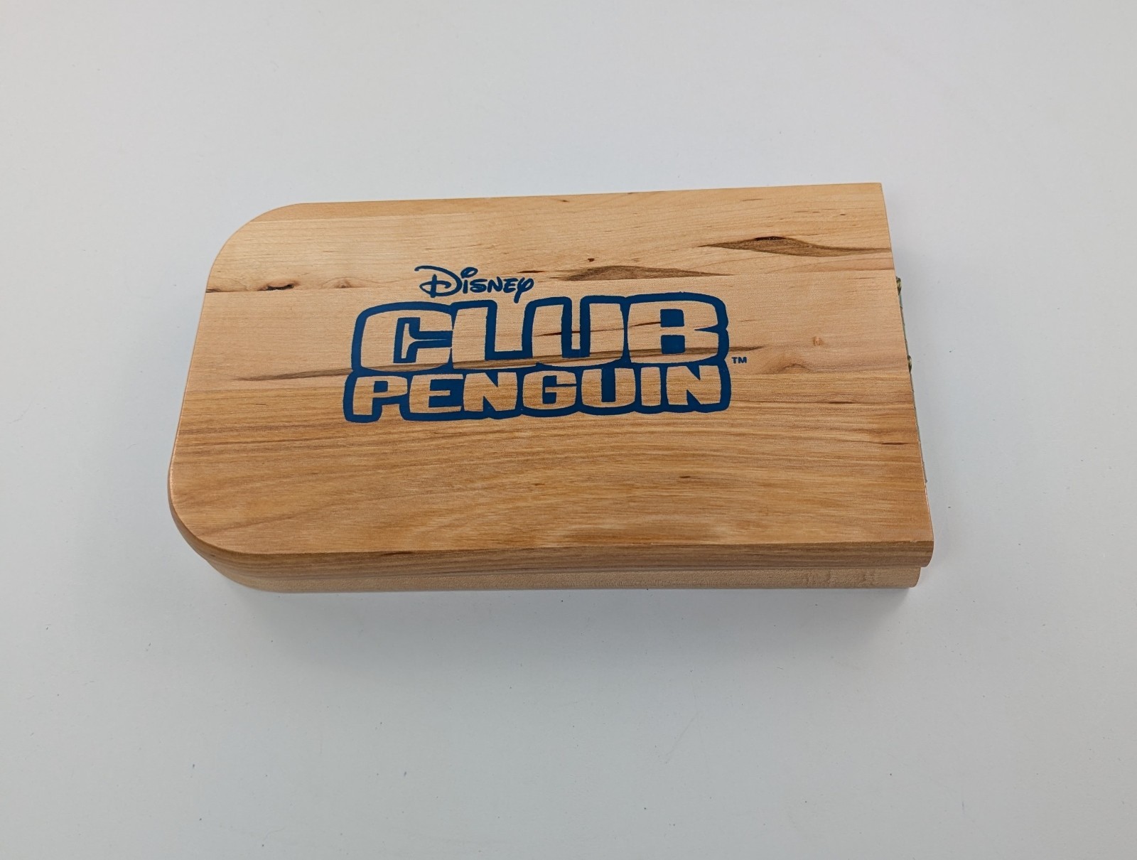 Disney CLUB PENGUIN MANCALA Wooden Board Game 45/48 Clear Stones (INCOMPLETE)
