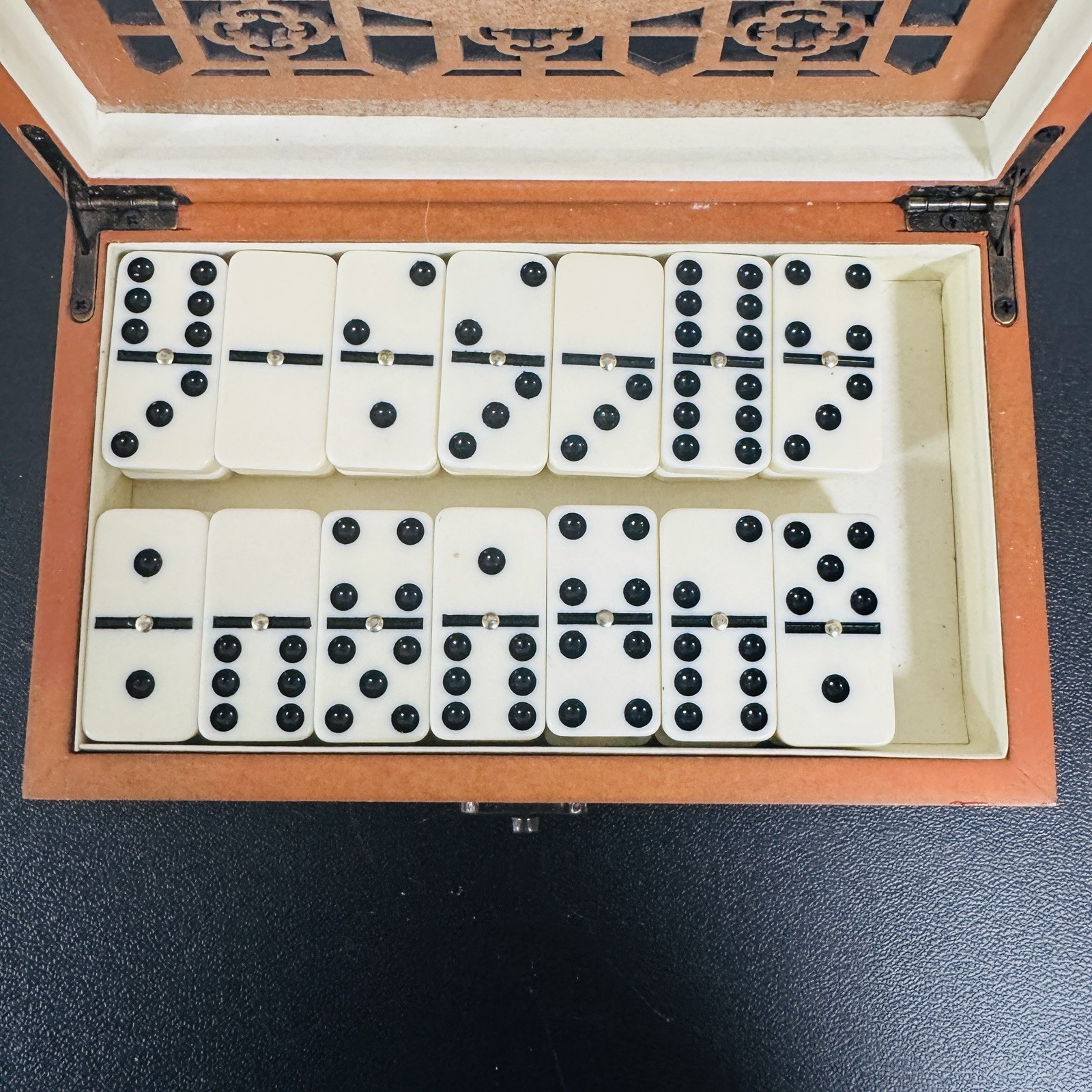 Dominoes Standard 28 Piece Set Double-Six Set Wooden Case Latch