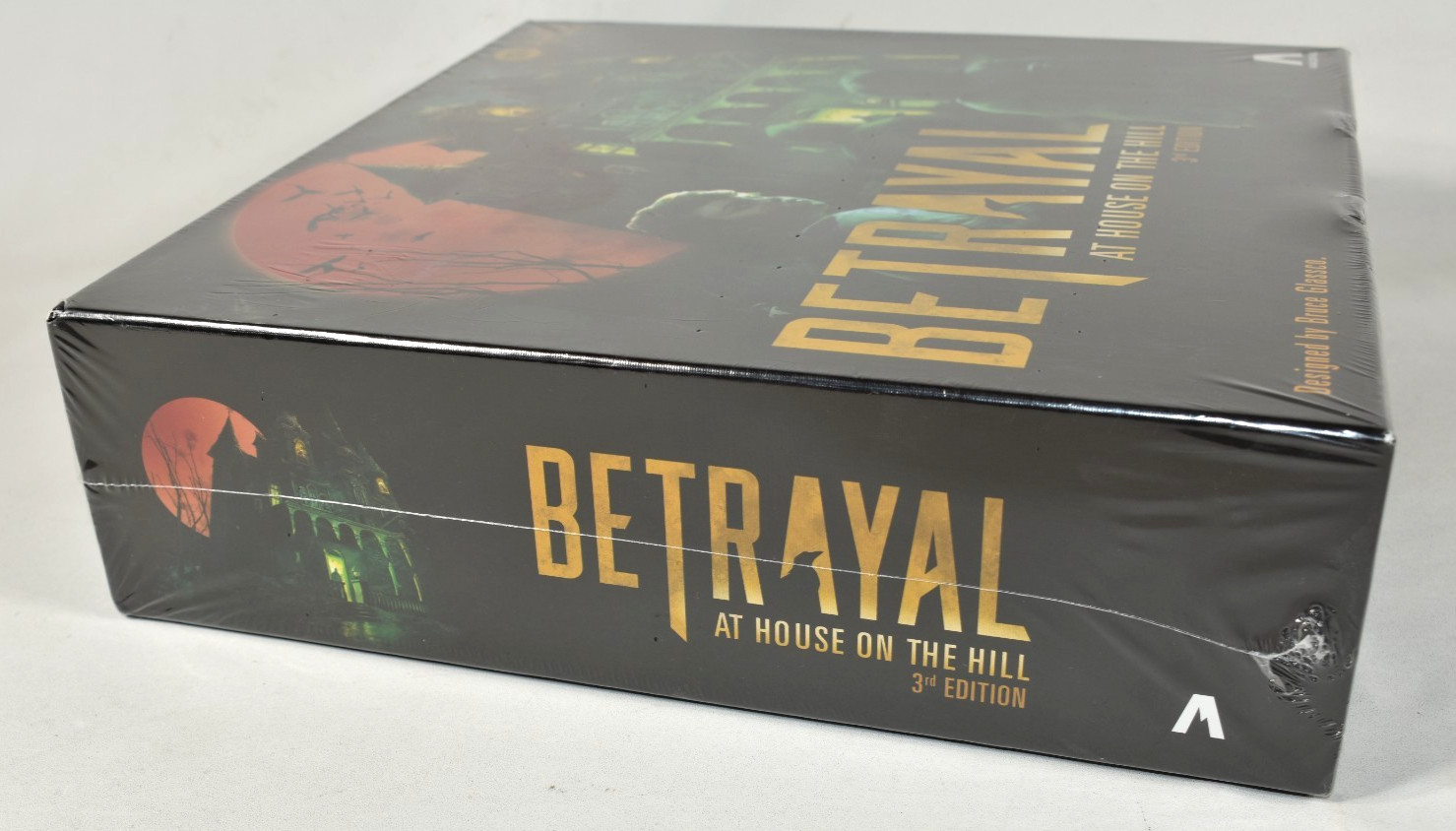 Betrayal at the House on the Hill Board Game 3rd Edition DAMAGED BOX Avalon Hill