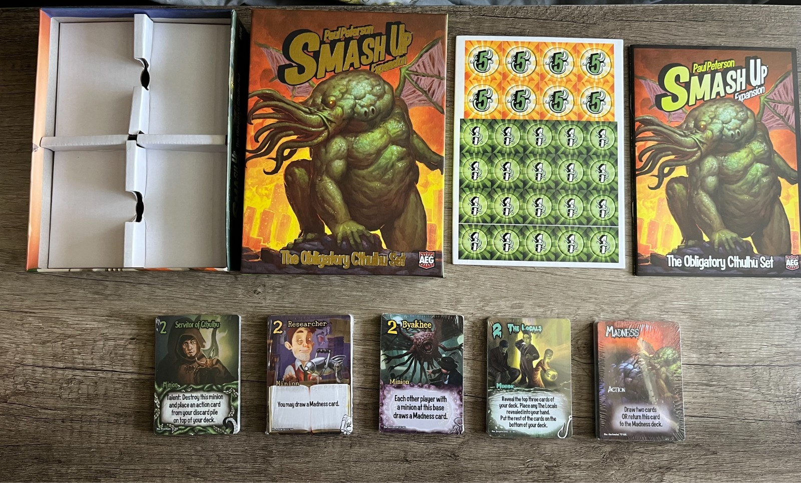 Smash Up: The Bigger Geekier Box + Marvel + 13 Expansions + Penguins + Sheep