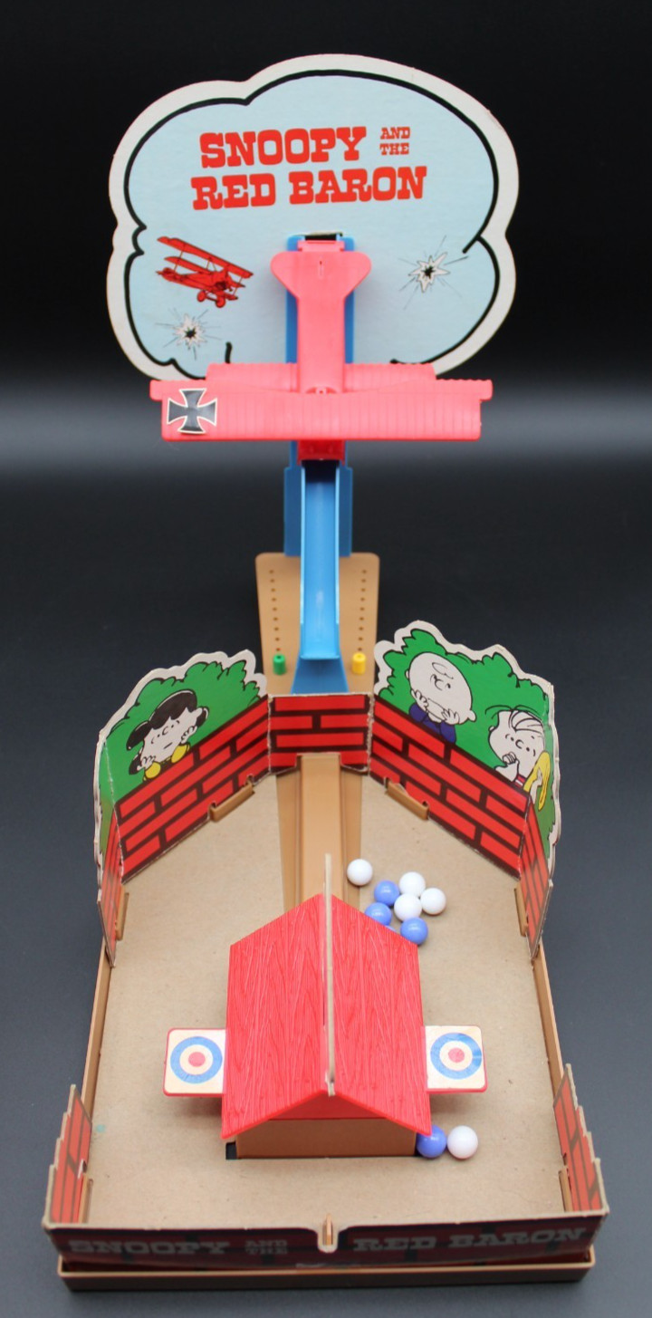 Vtg 1970 Milton Bradley ~ Snoopy and the Red Barron ~ Skill & Action Game