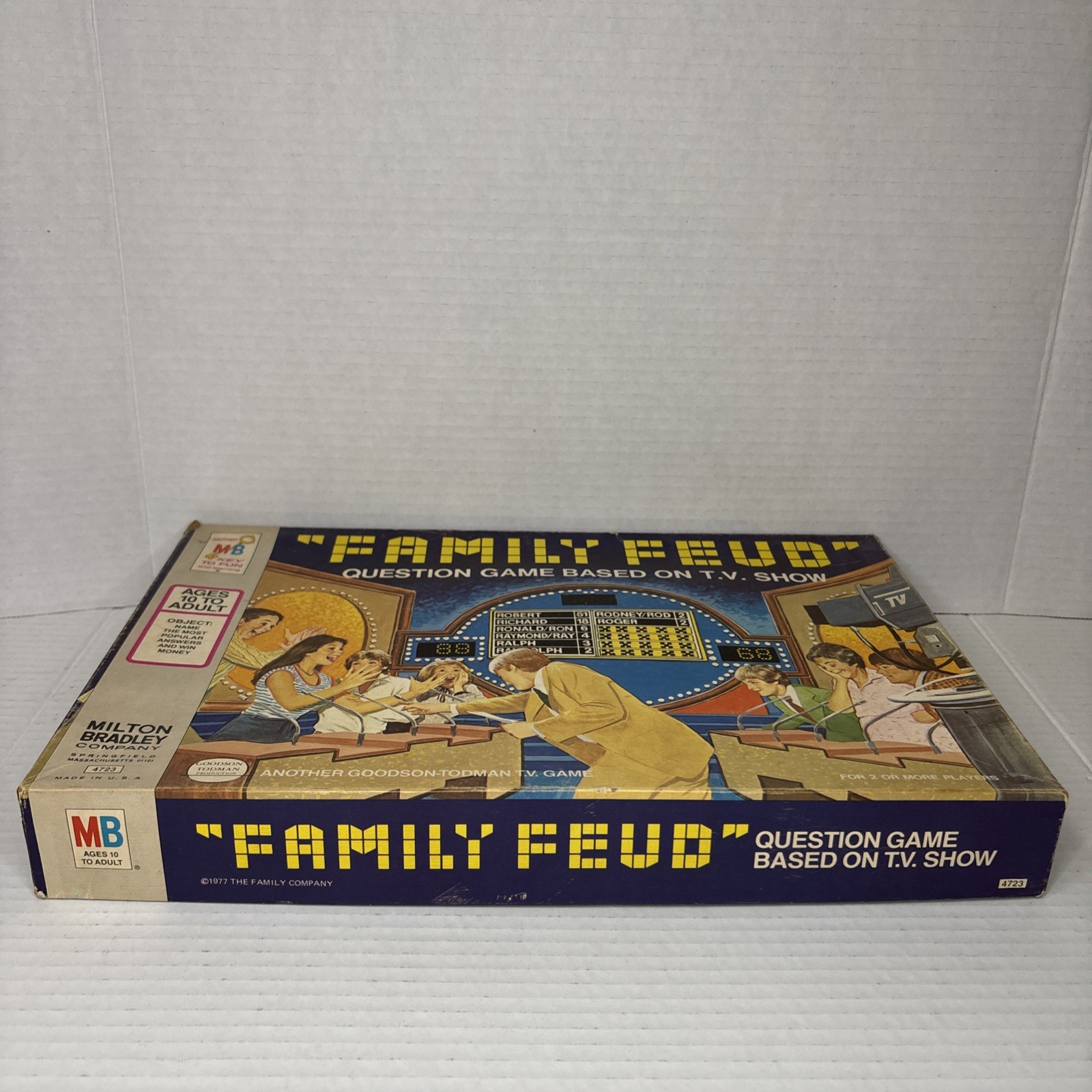 VINTAGE (1977) MILTON BRADLEY “FAMILY FEUD” BOARD GAME *Ages 10 to Adult* {USA}