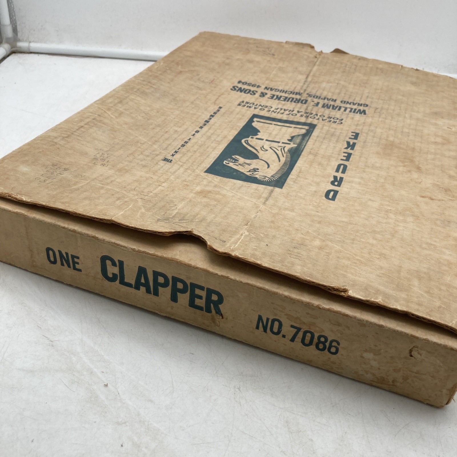 Vintage 1963 Drueke Clapper 12 Game No. 7086 Walnut Shut the Box Board w/ Box