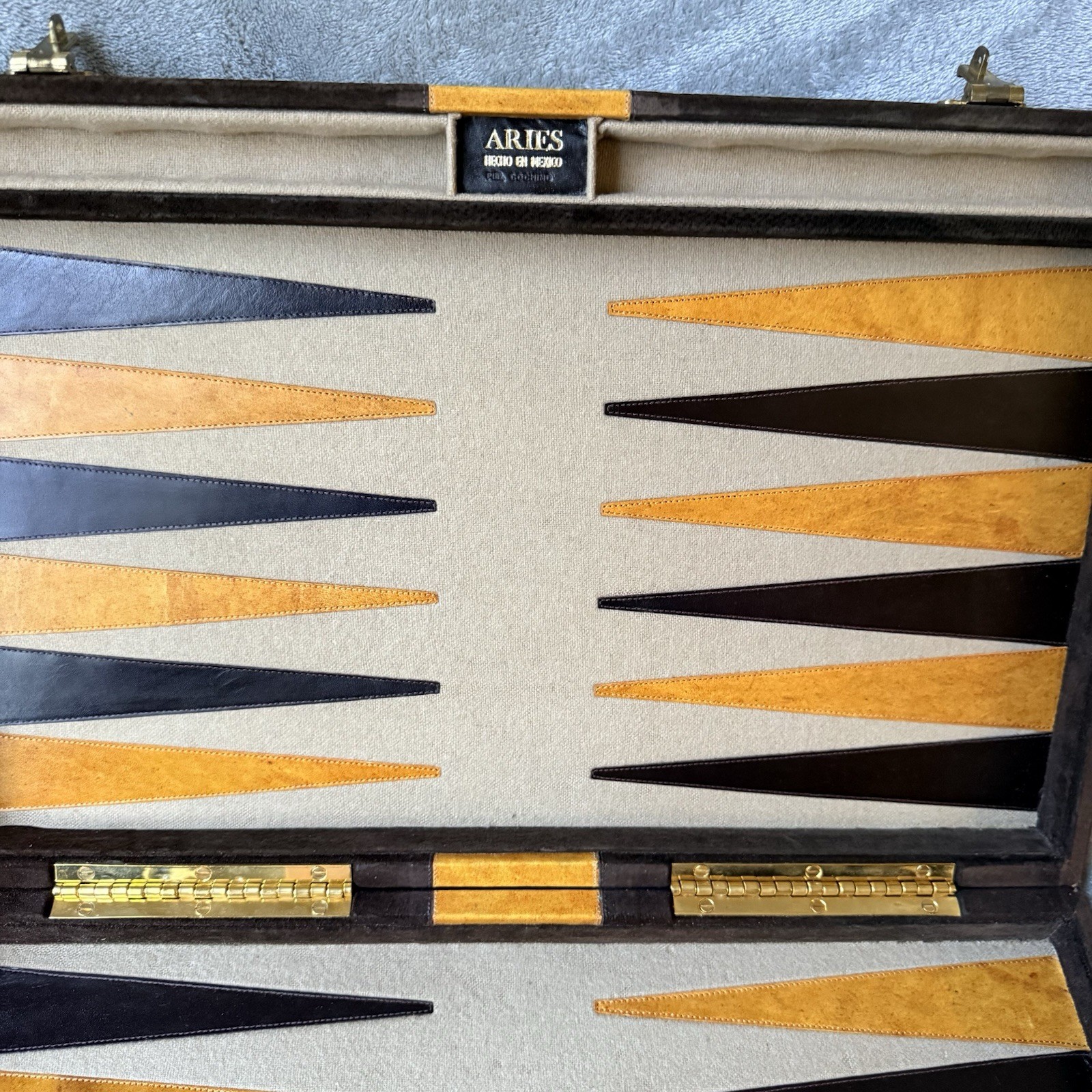 Vintage Aries Mexico Pigskin leather Backgammon Set Case Complete checkers W/Key