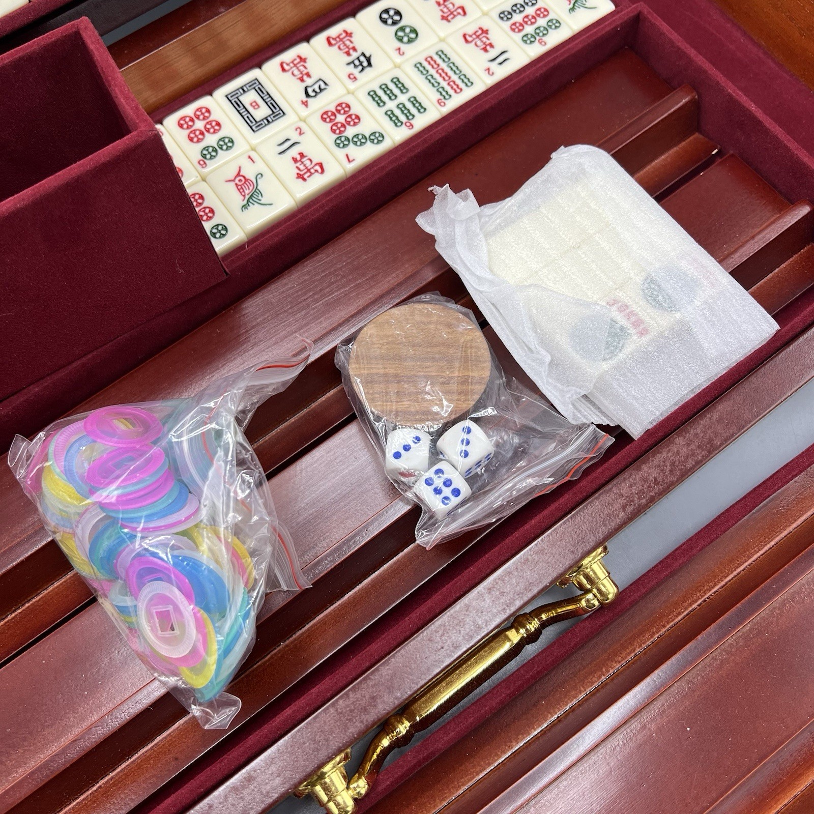 2013 Mah Jongg Playing Set 168 Plastic Tiles “Wooden” Case ~ World Trump LTD