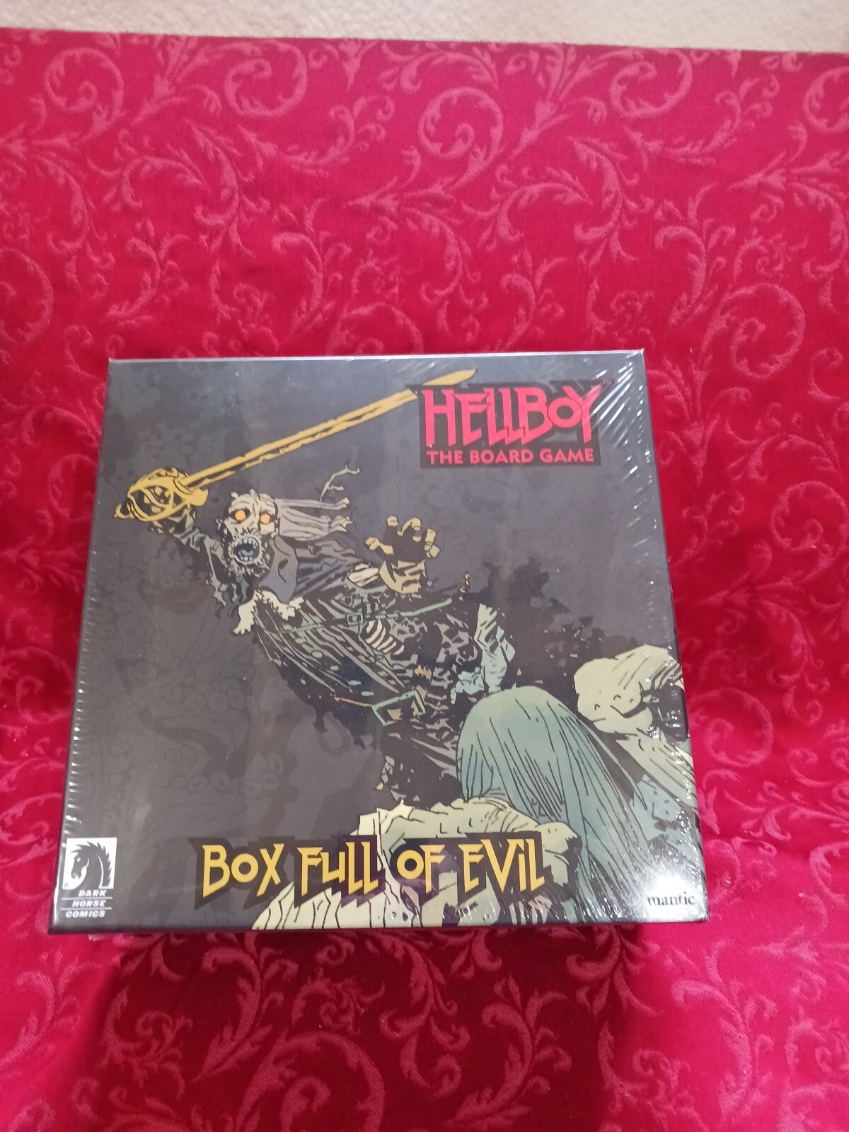 Rare sealed Hellboy Box Full of Evil Kickstarter exclusive Mantic Board Game