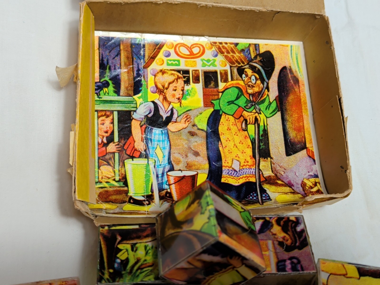 Chadwick-Miller Picture Building Blocks forms 6 pictures in box #E159 Hong Kong