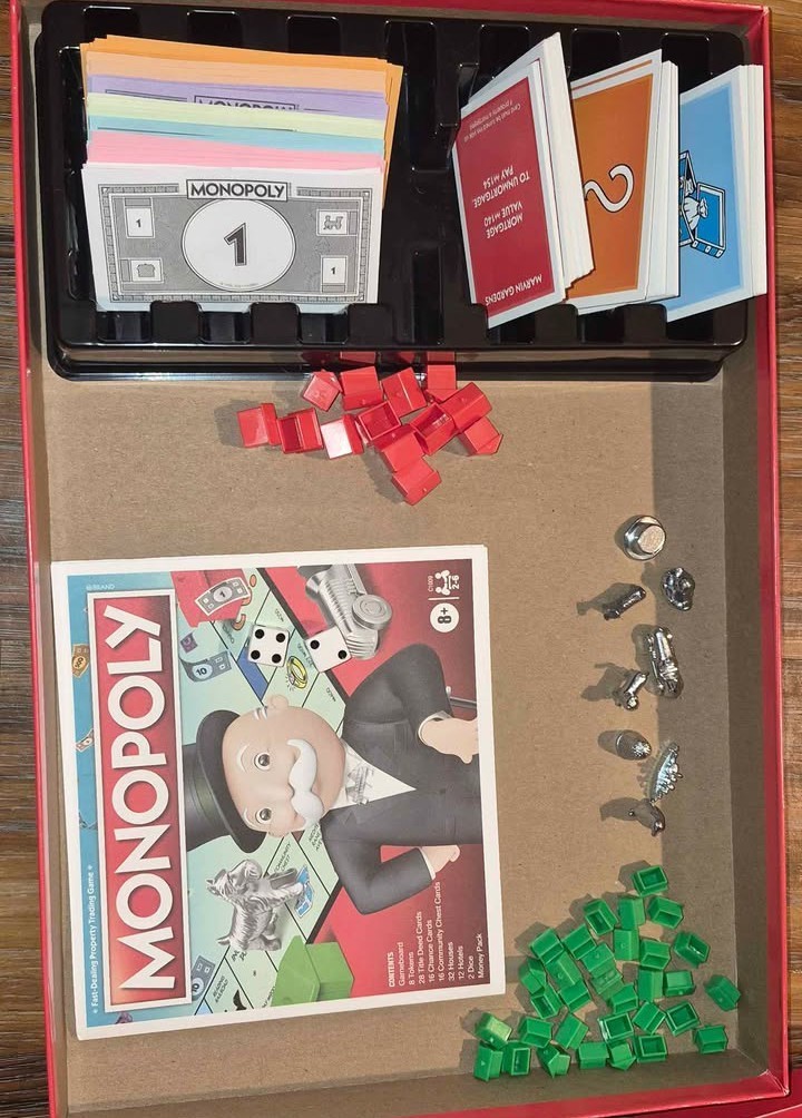 Monopoly Original Version Property Trading Board Game (Hasbro Gaming, 2021)