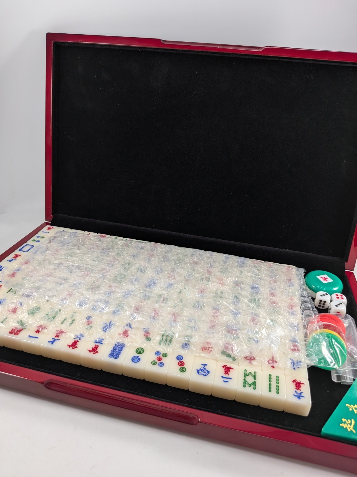 Mahjong Set in Wooden Case with 144 Tiles, Dice and Chips