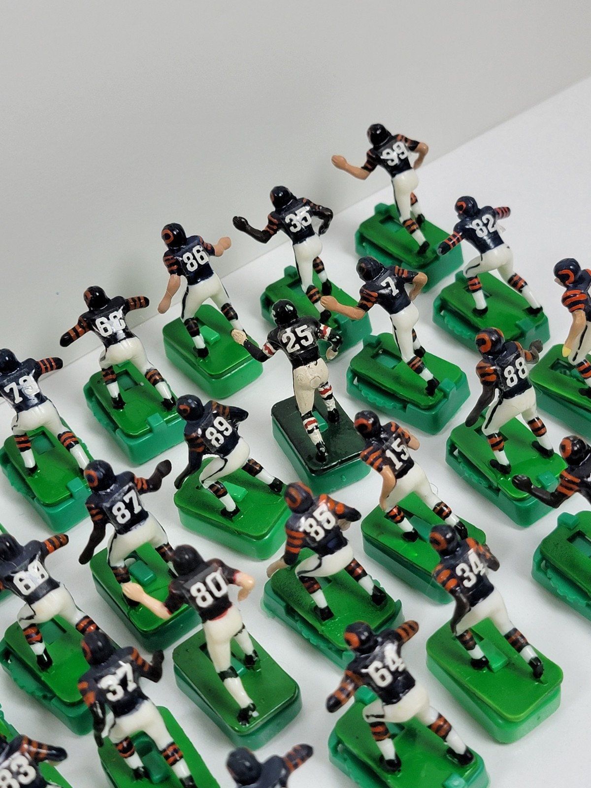Vintage Tudor Electric Football Game Chicago Bears Figures Lot Of 27 With Bases