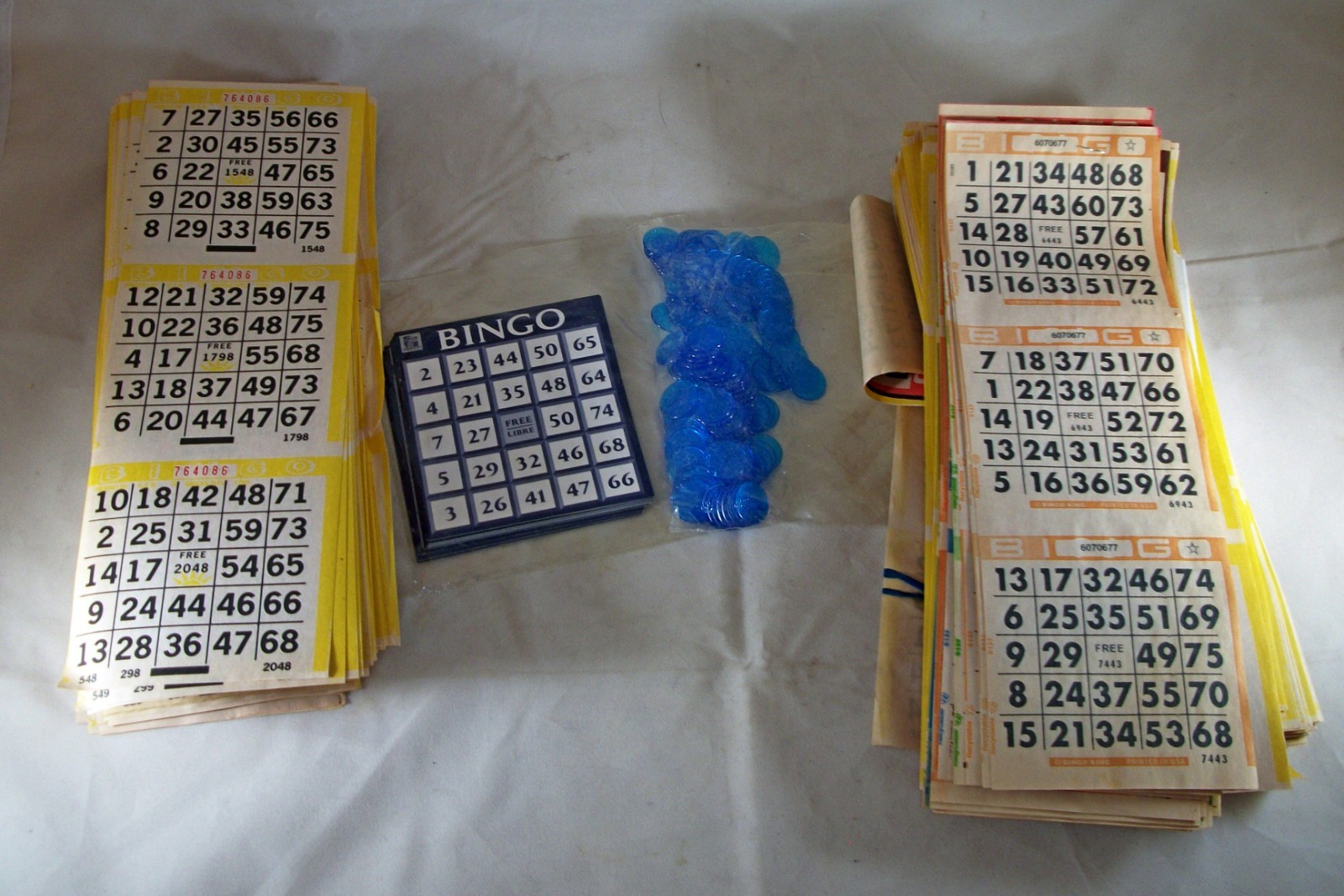 Bingo Deluxe Game Set with 8″ Wheel Cage, 5/8″ Bingo Balls, Chips, & Many Cards