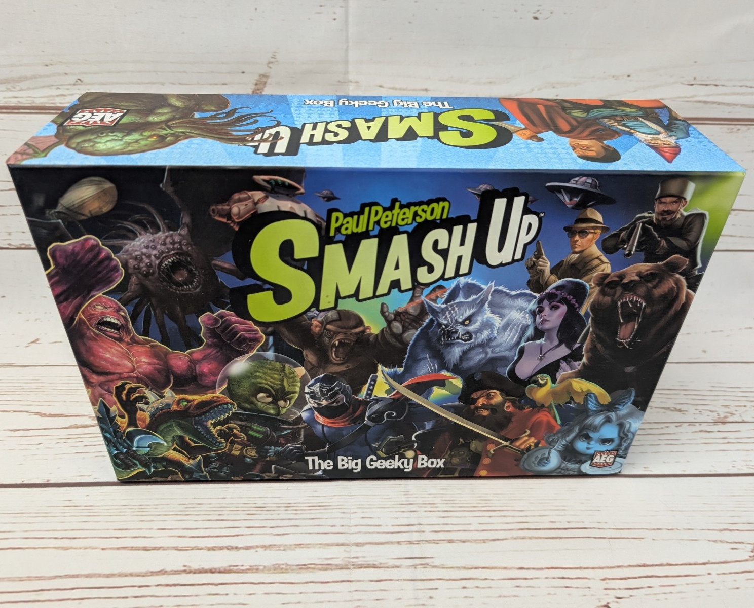 Smash Up Board Game Card Game Original Base Set & Big Geeky Box AEG *1 Bent Card