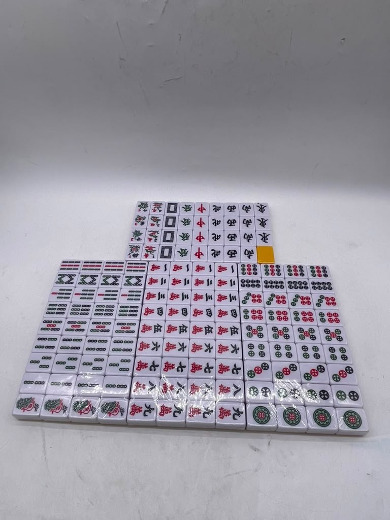Yellow Mountain Imports Chinese Mahjong Set 146 Tiles Rouge Prestige Case- OB