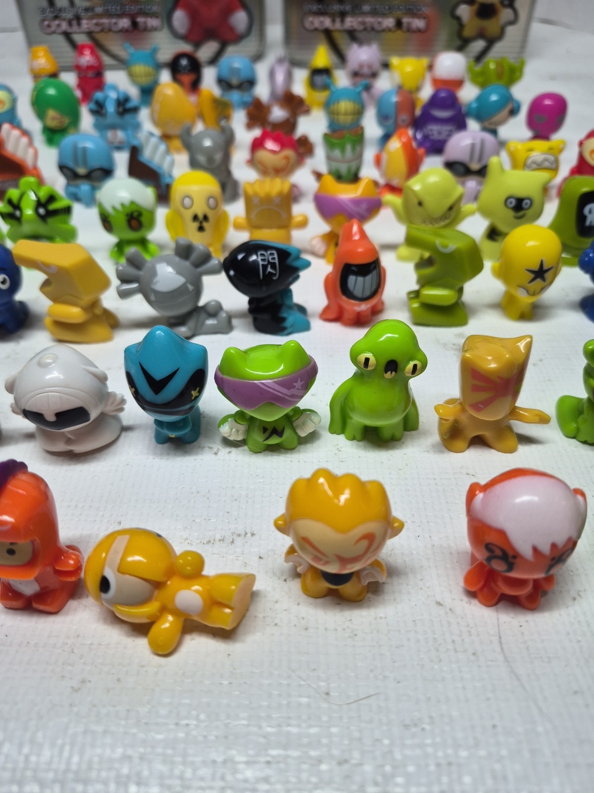 2010 JONA Gogo’s Crazy Bones Exclusive Ltd Edition Collector Tins 78 Figurines