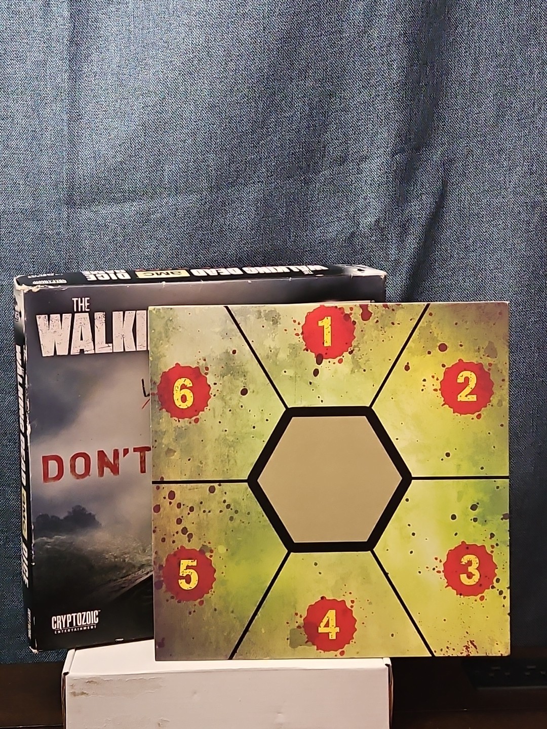 The Walking Dead: Don’t Look Back Dice Game | AMC Cryptozoic | Rick Daryl
