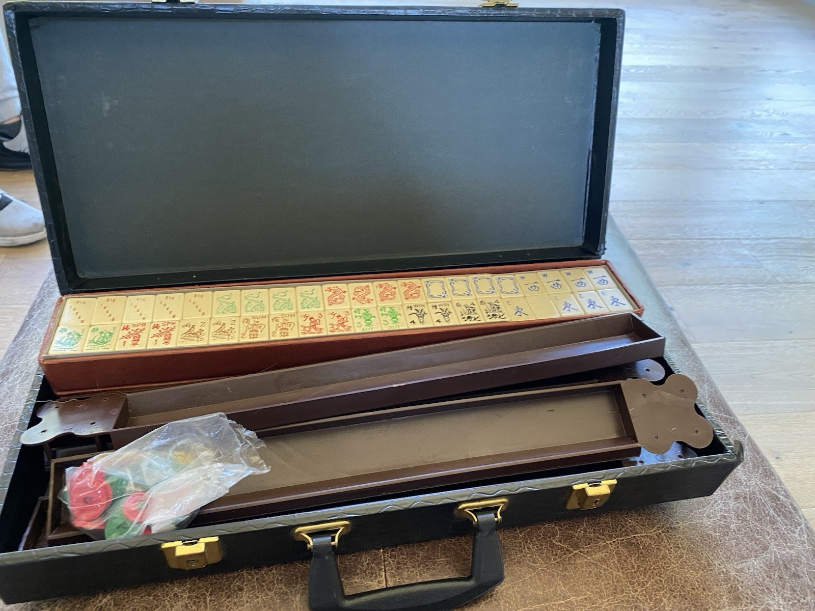 Vintage American MahJongg Set Embossed Wood Tiles And Faux Alligator Case