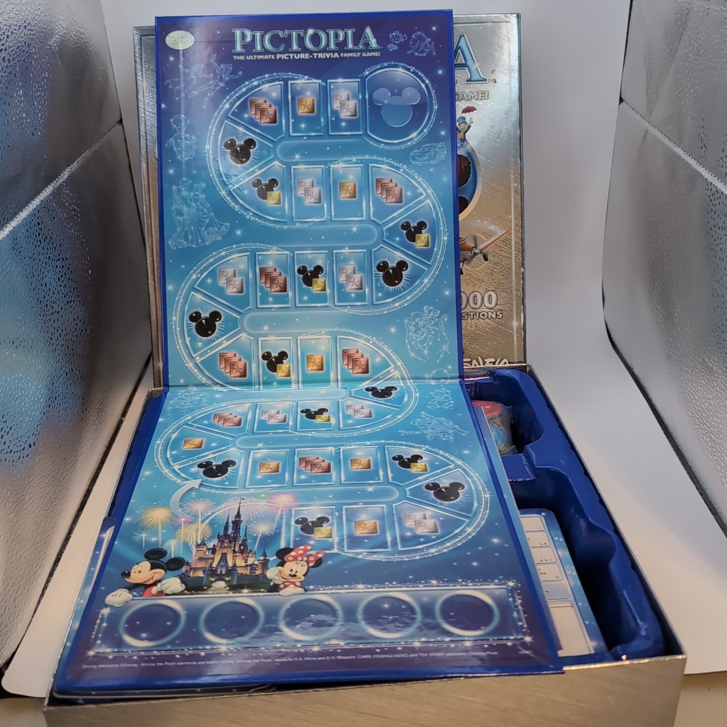 PICTOPIA DISNEY EDITION the Ultimate Picture -Trivia Family Board Game