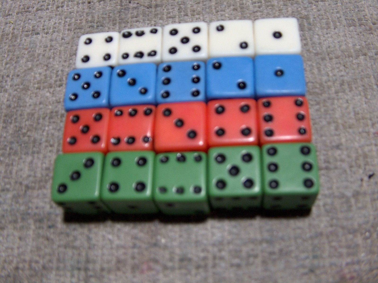 20 Dice – red blue white green Liar’s dice