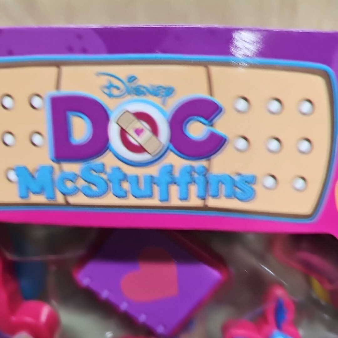 STUCK ON STORIES Doc McStuffins Activity Book