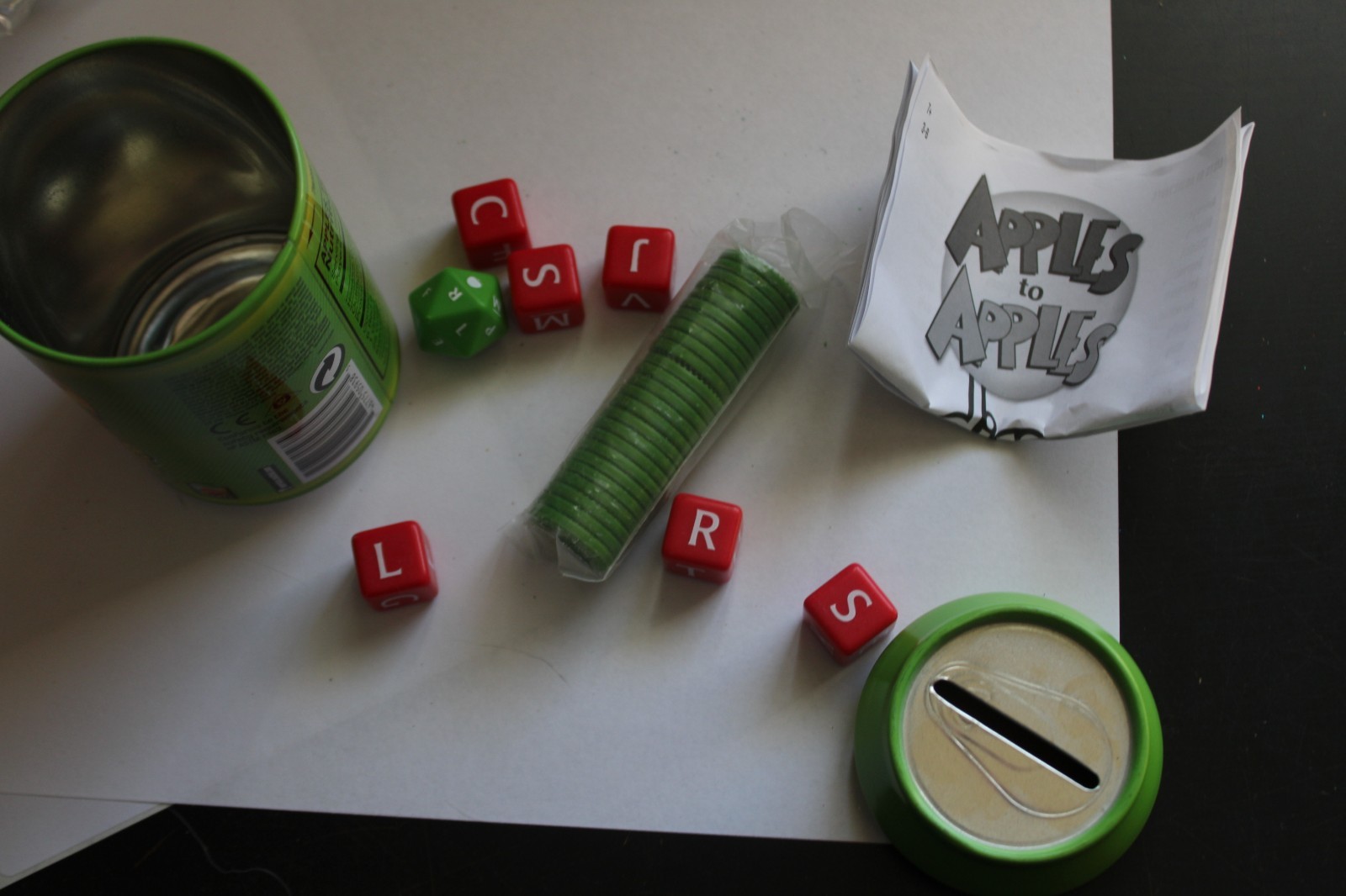 Mattel Apples to Apples Dice Game in a Can – 3-6 Players Ages 7+ Complete