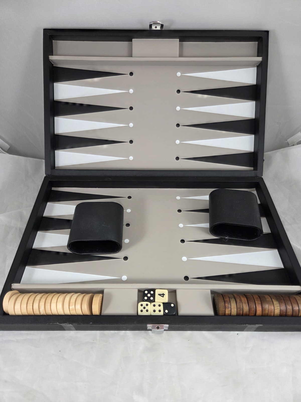 2013 CRATE AND BARREL black hard case Backgammon Travel Set, Wooden Playing Chip