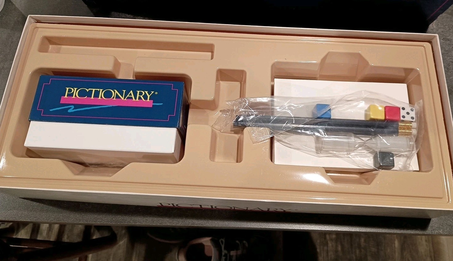 Vintage PICTIONARY 1993 Classic Board Game of Quick Draw Read Description