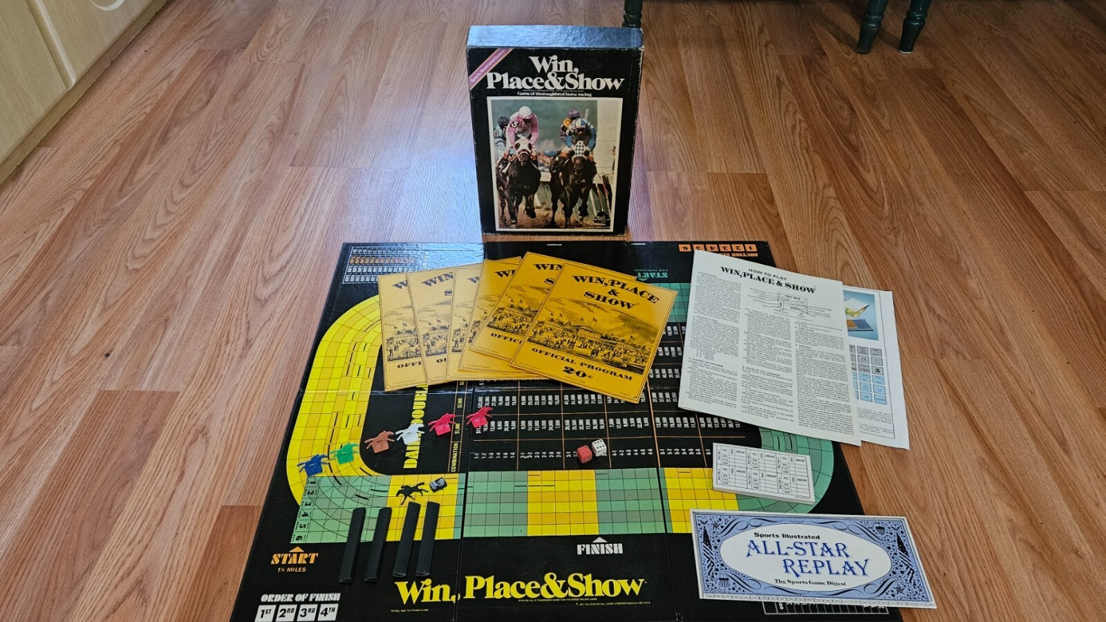 Win, Place & Show Avalon Hill Sports Illustrated Horse Racing Board Game IN BOX