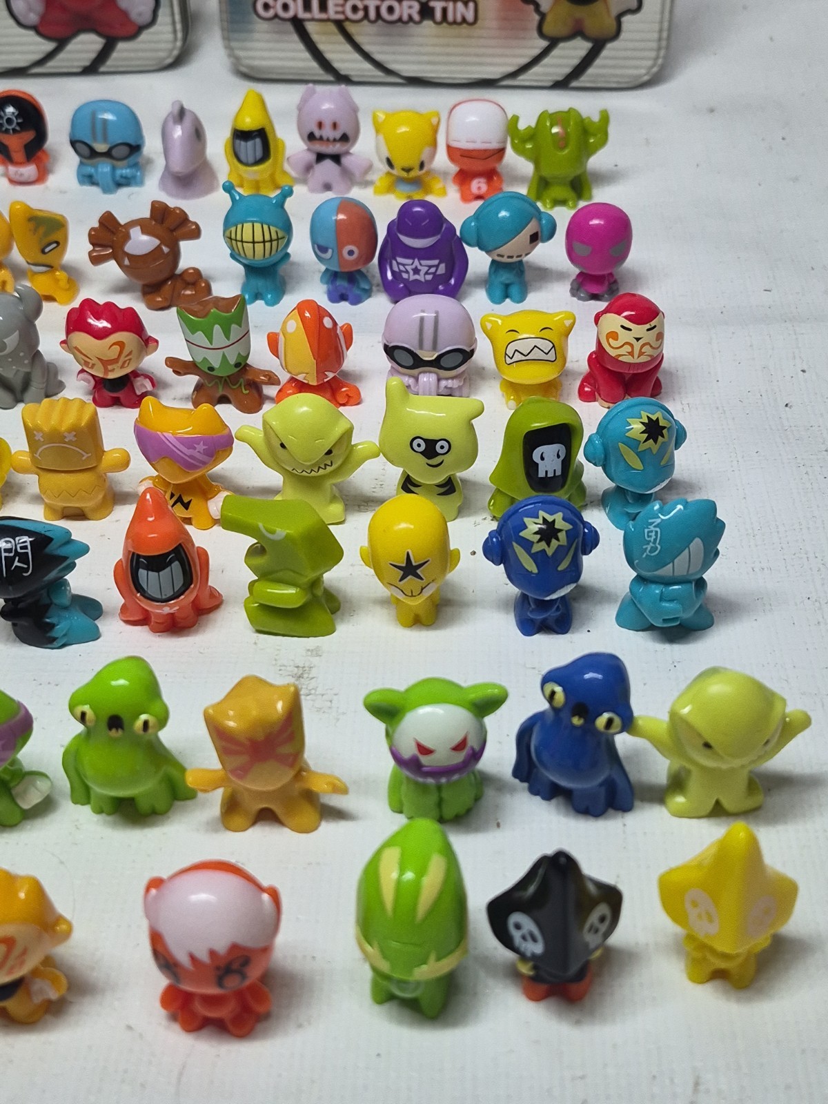 2010 JONA Gogo’s Crazy Bones Exclusive Ltd Edition Collector Tins 78 Figurines